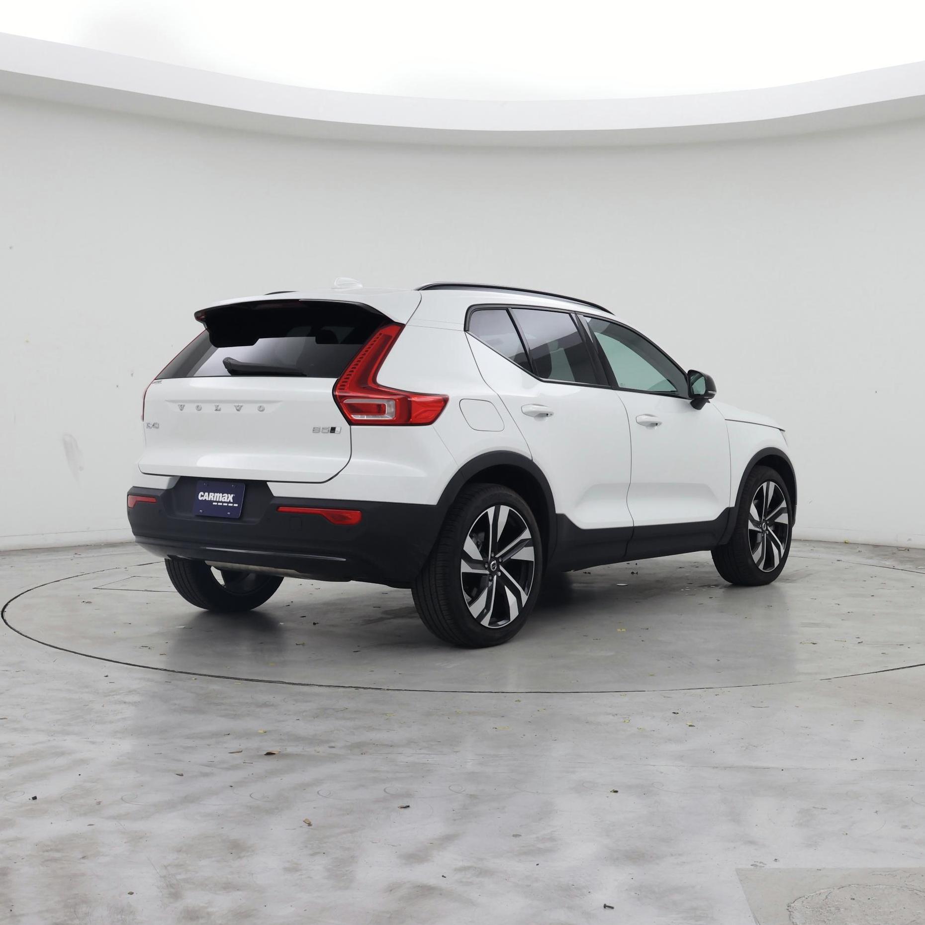 Thumbnail: 2023 Volvo XC40 - 8