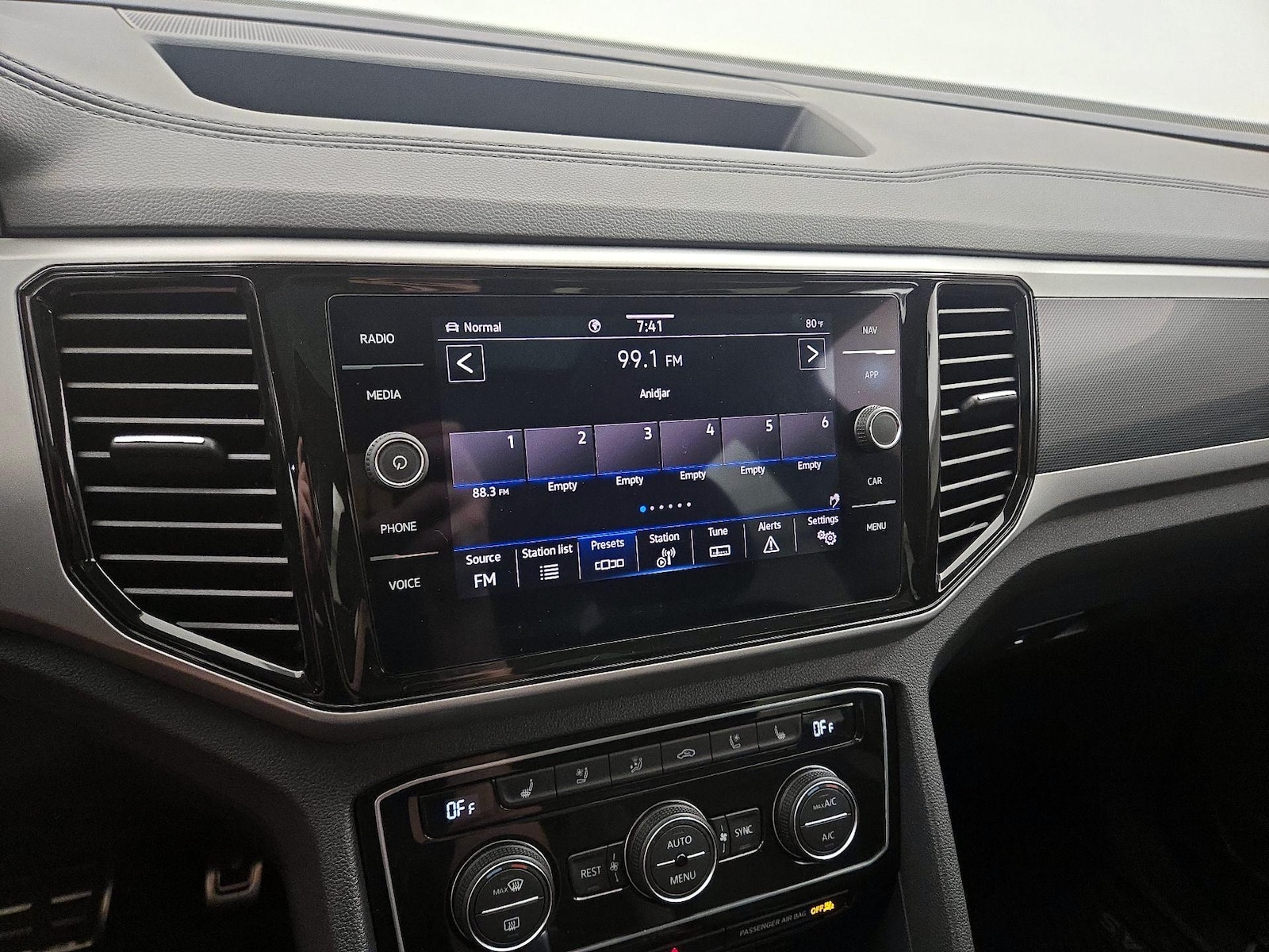 2023 Volkswagen Atlas SEL Premium R-Line - Photo 17