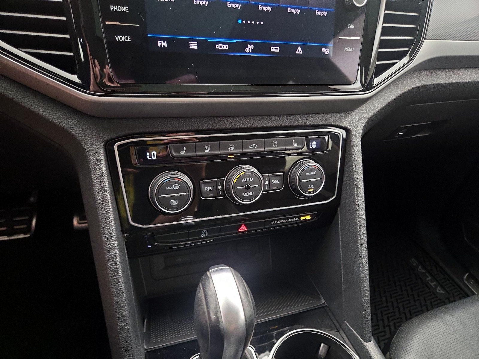 2023 Volkswagen Atlas SEL Premium R-Line - Photo 18