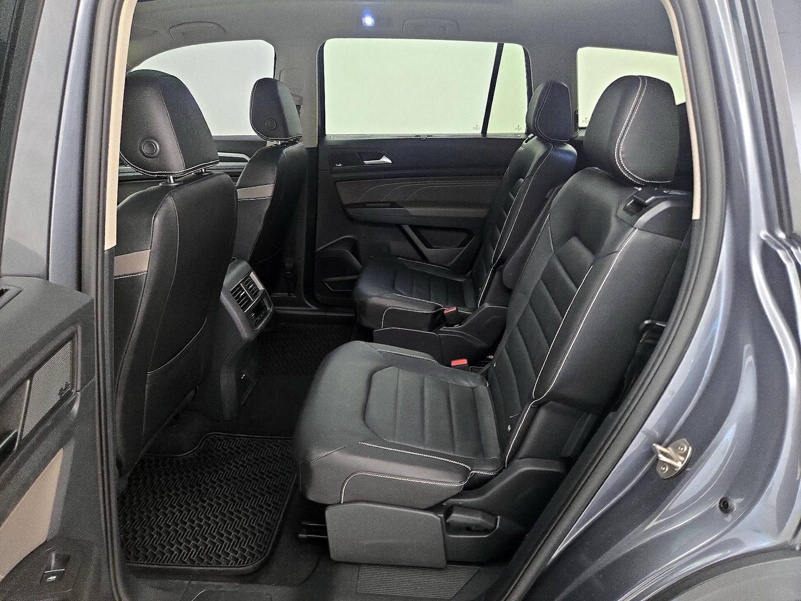 2023 Volkswagen Atlas SEL Premium R-Line - Photo 22