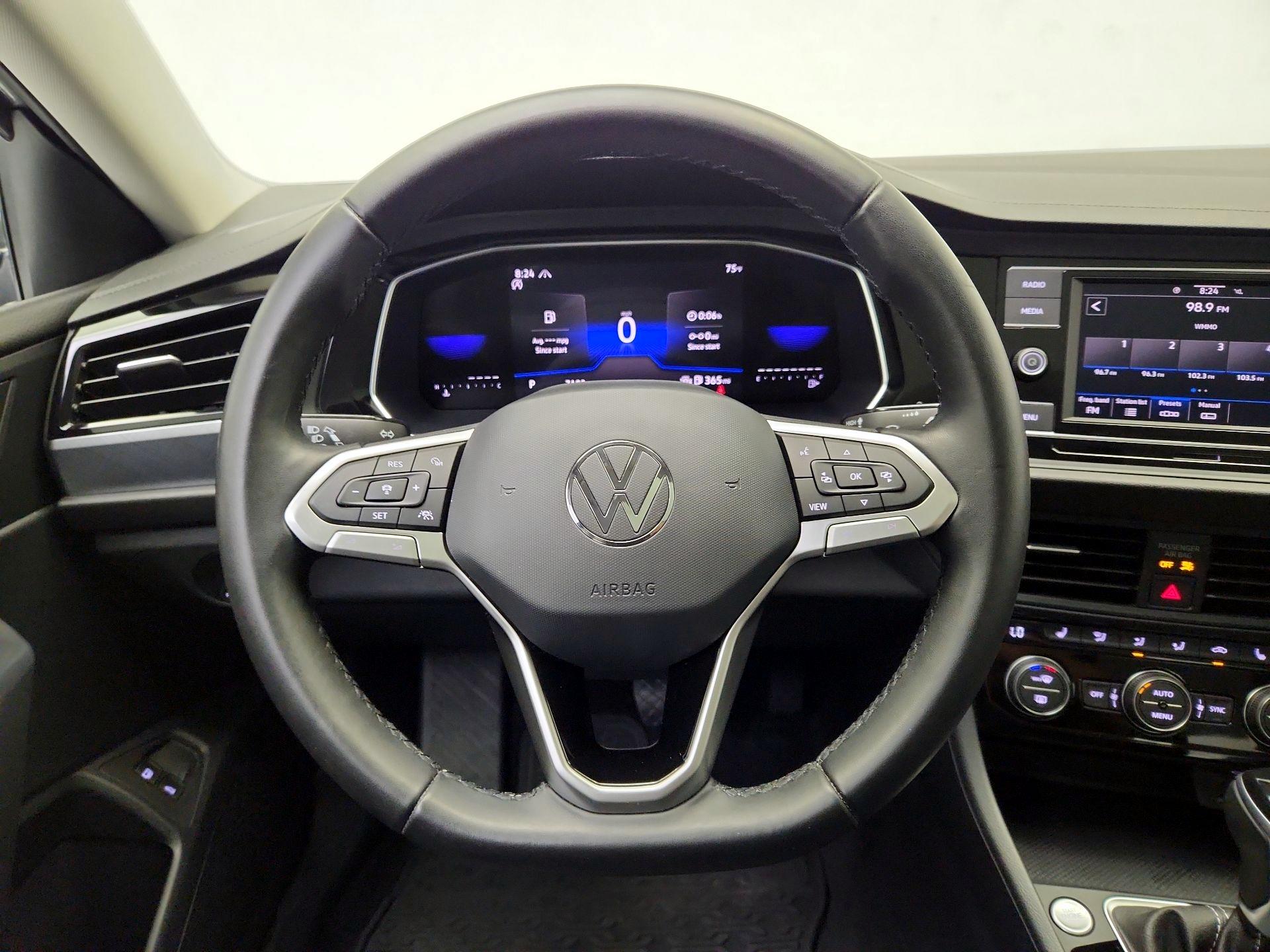Thumbnail: 2023 Volkswagen Jetta - 10
