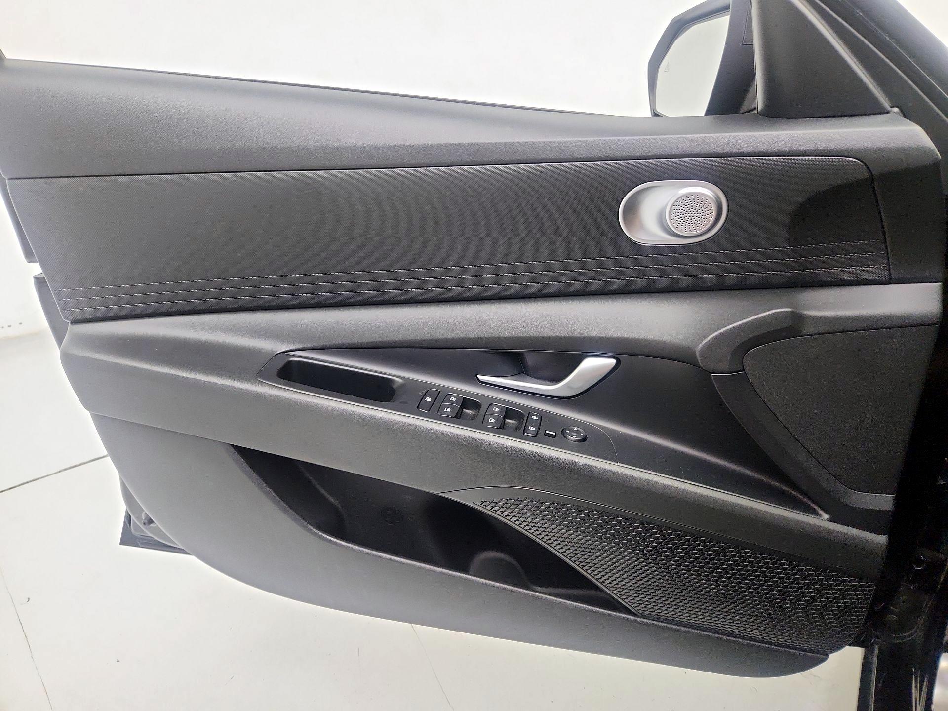 Thumbnail: 2023 Hyundai Elantra - 12