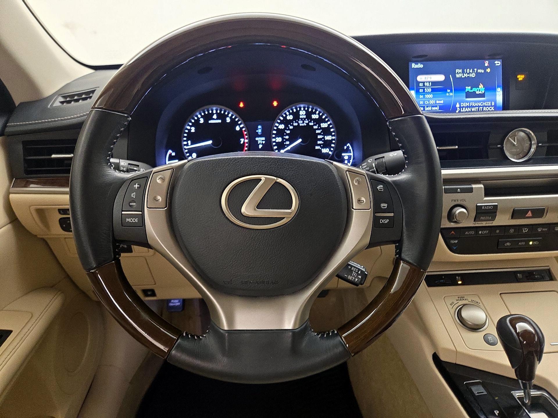 Thumbnail: 2015 Lexus ES - 10