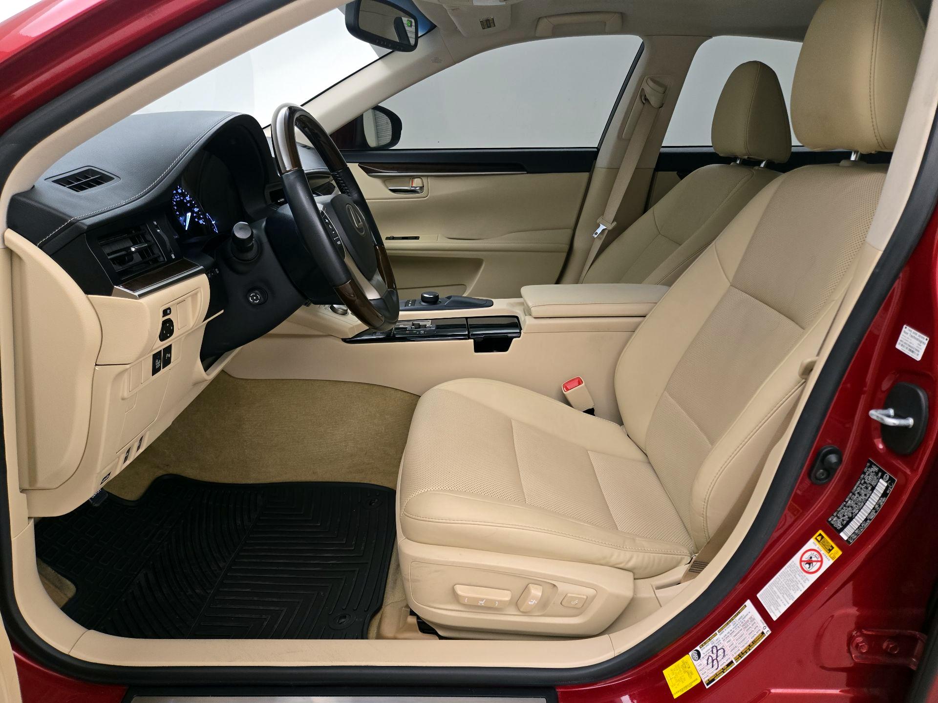 Thumbnail: 2015 Lexus ES - 11