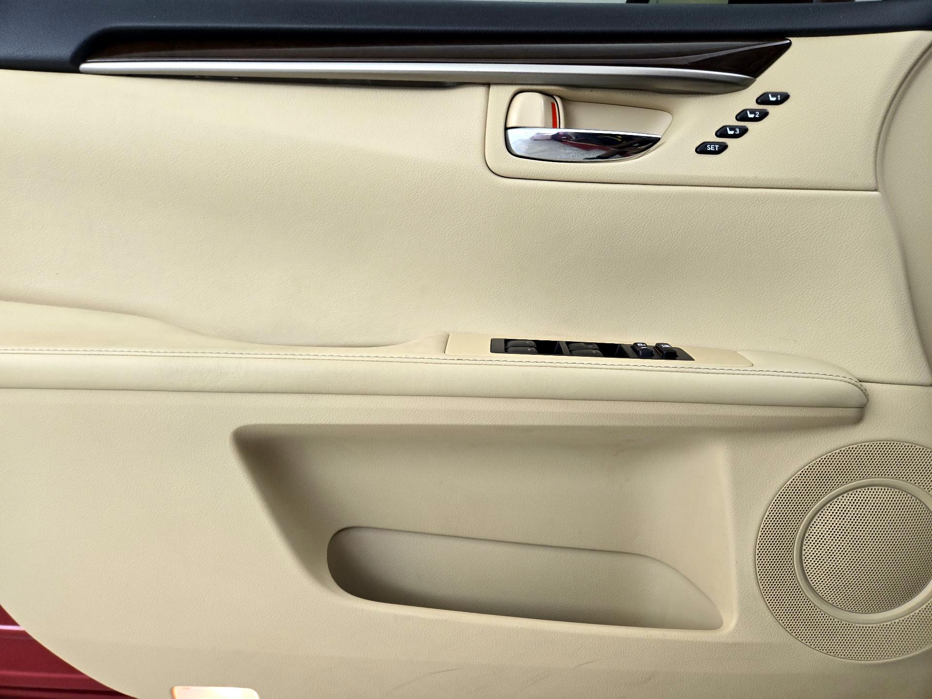 Thumbnail: 2015 Lexus ES - 12