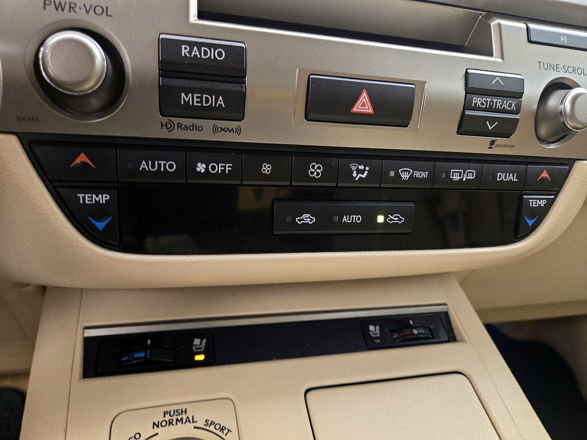 Thumbnail: 2015 Lexus ES - 16