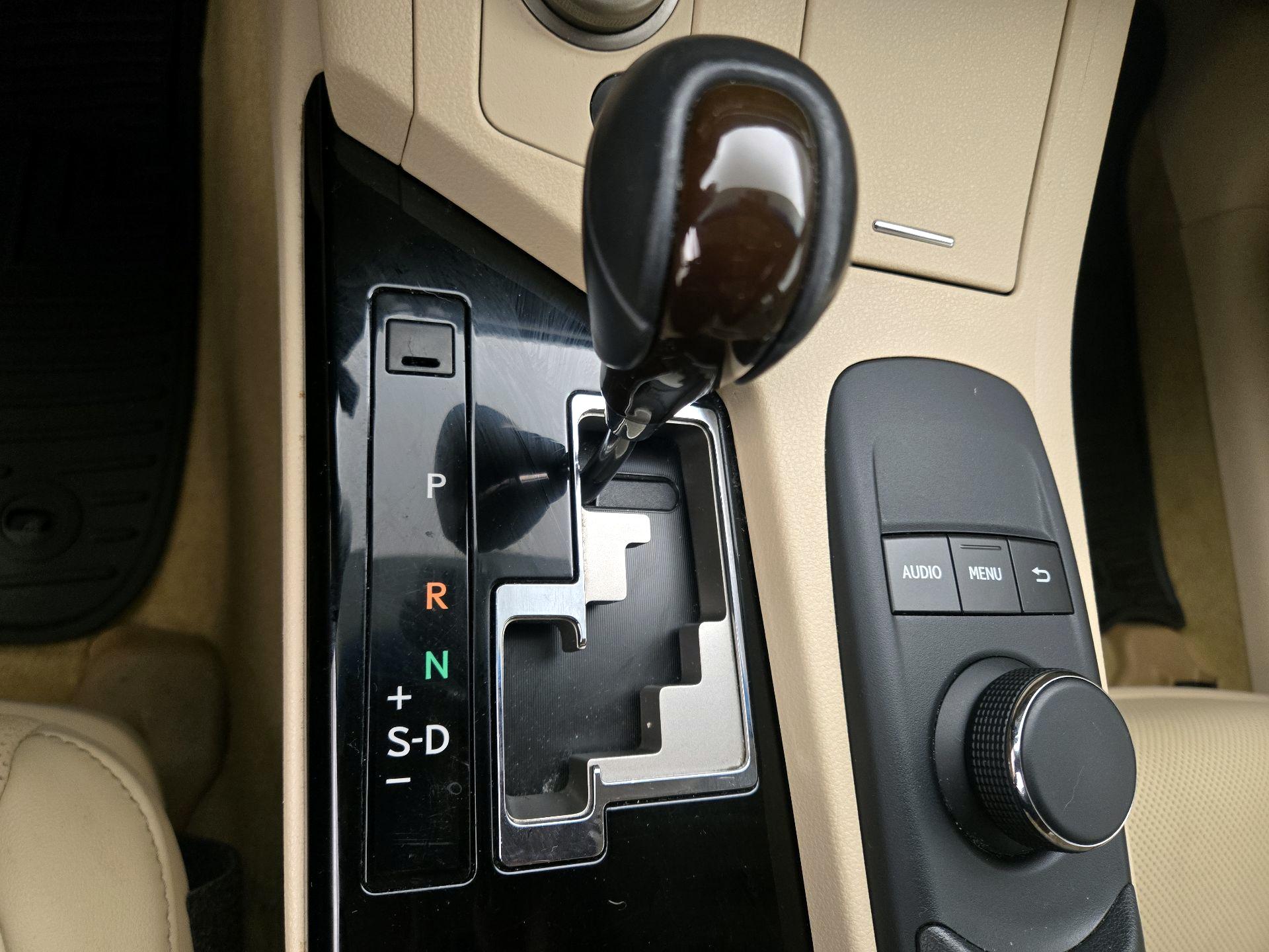 Thumbnail: 2015 Lexus ES - 17