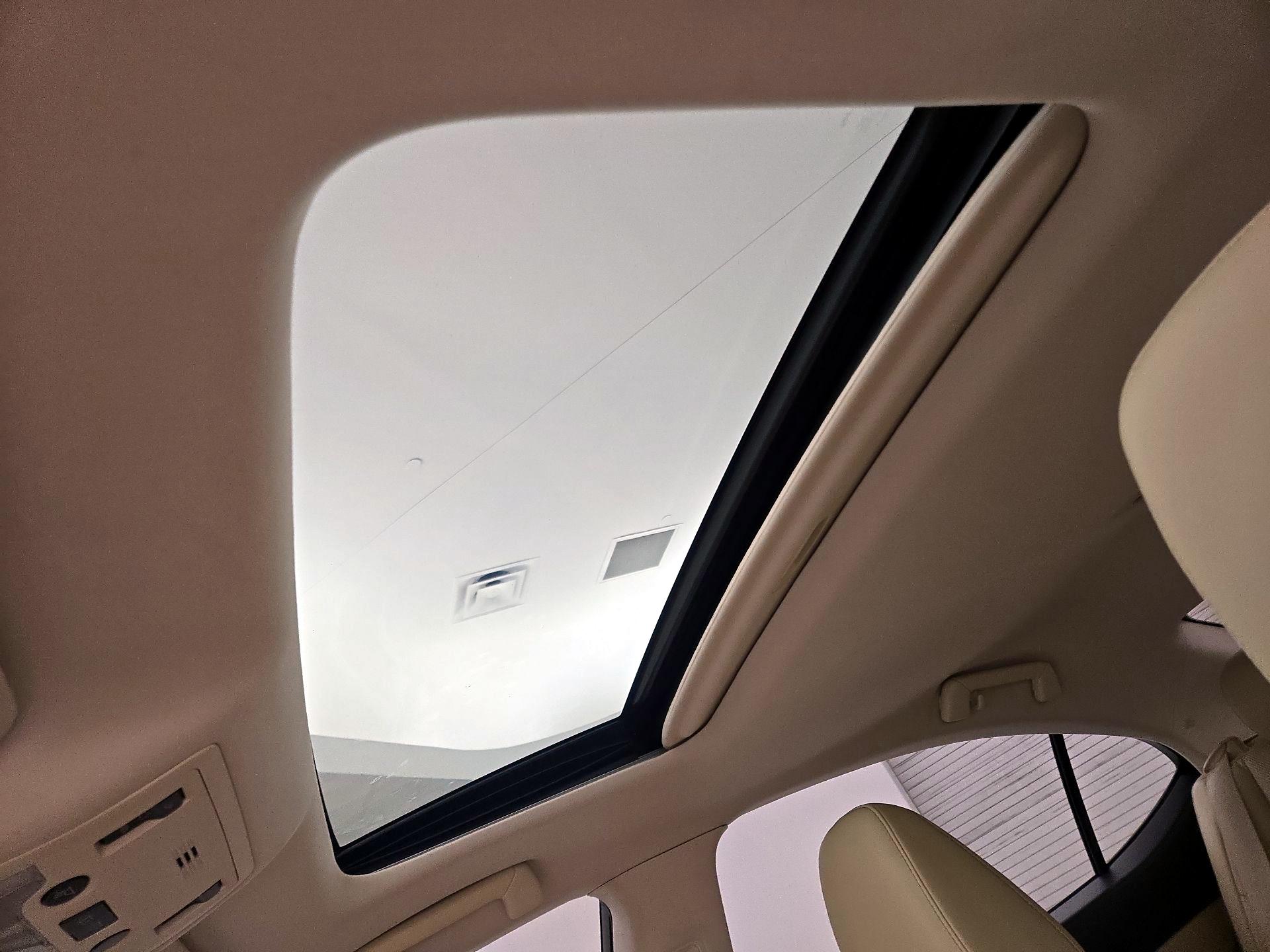 Thumbnail: 2015 Lexus ES - 19