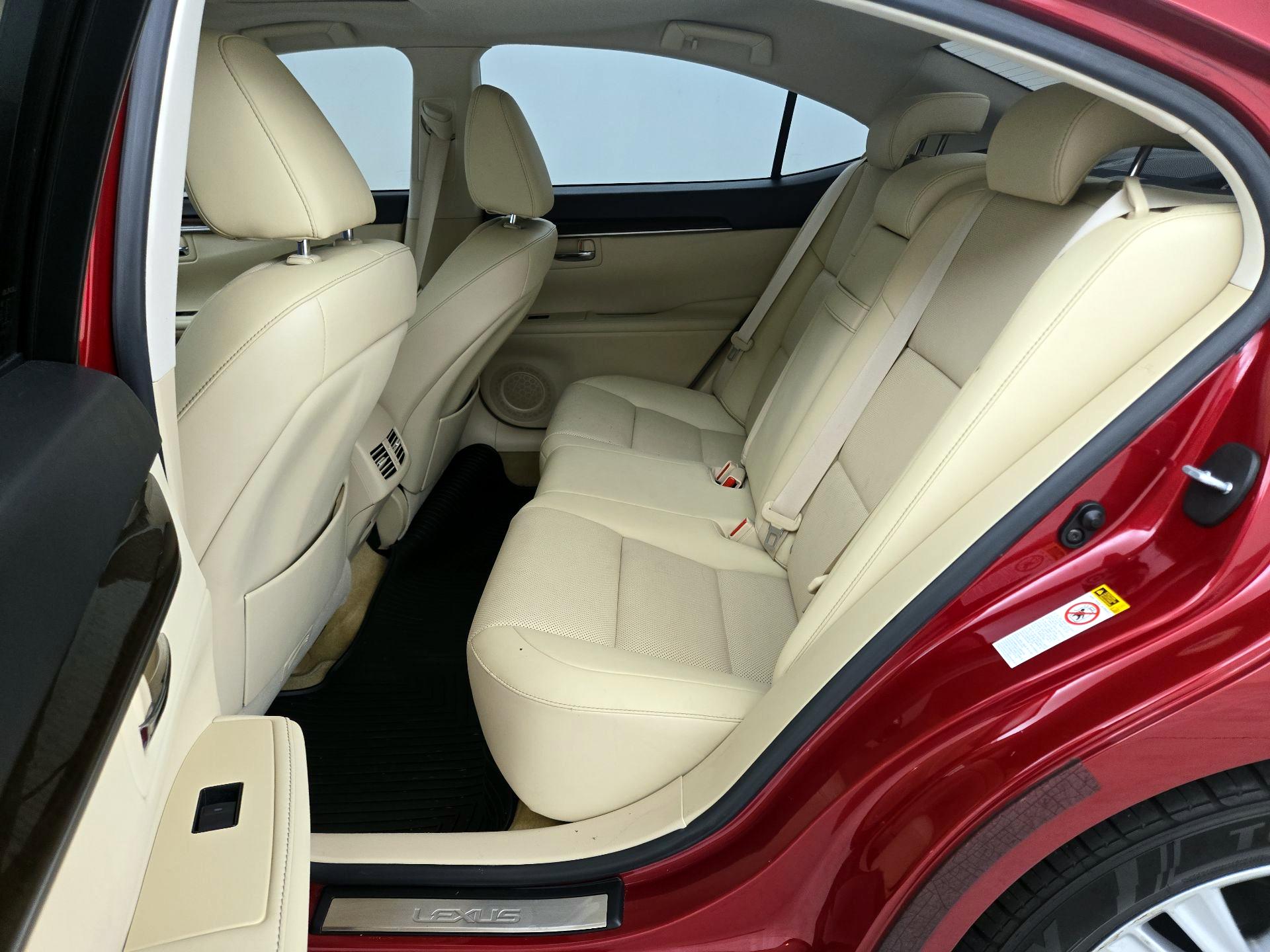 Thumbnail: 2015 Lexus ES - 20