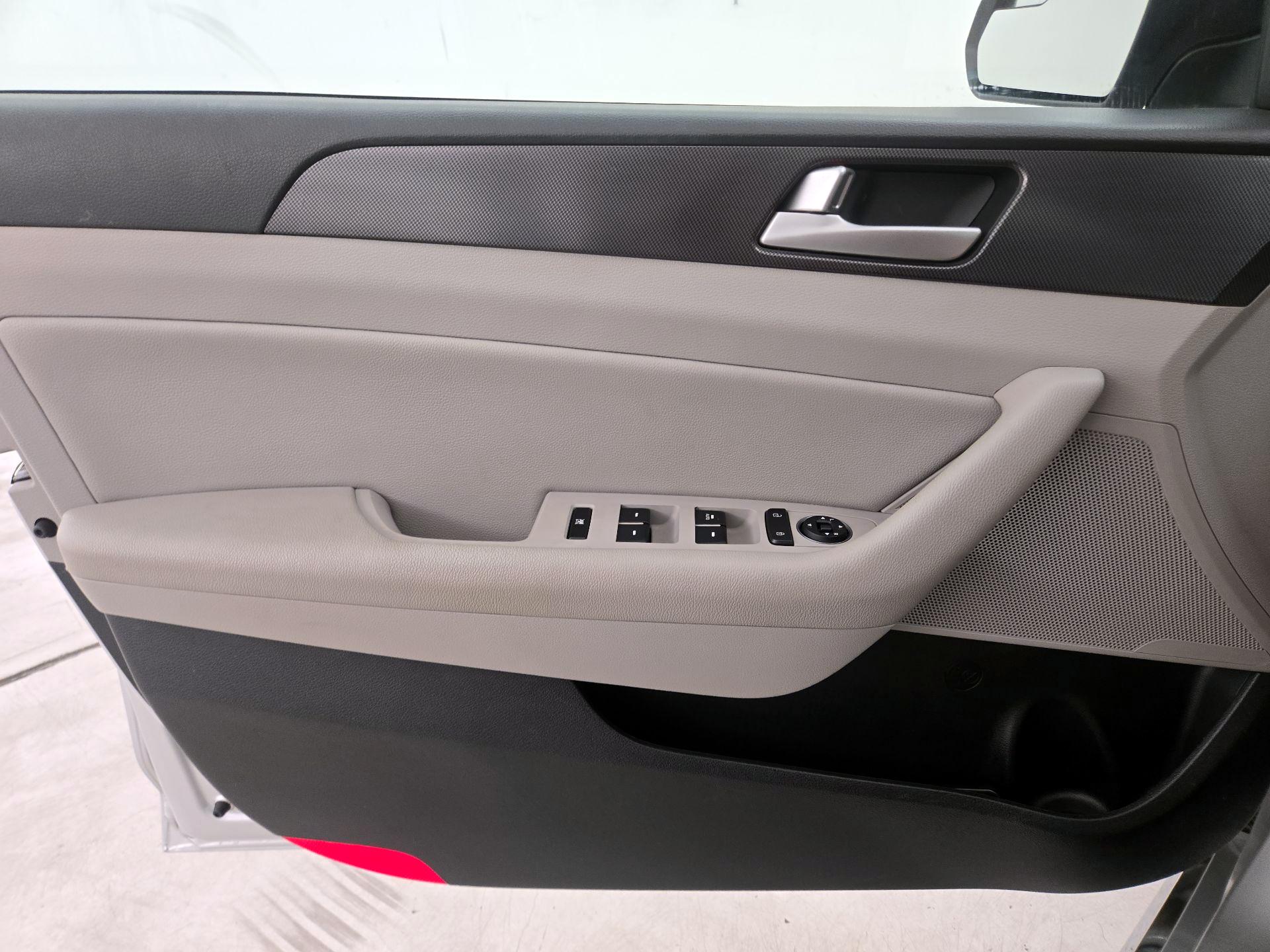 Thumbnail: 2017 Hyundai Sonata - 12