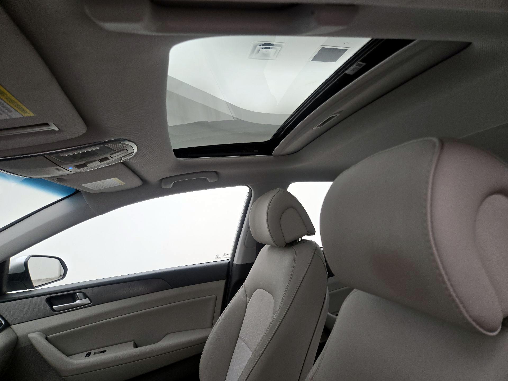 Thumbnail: 2017 Hyundai Sonata - 19