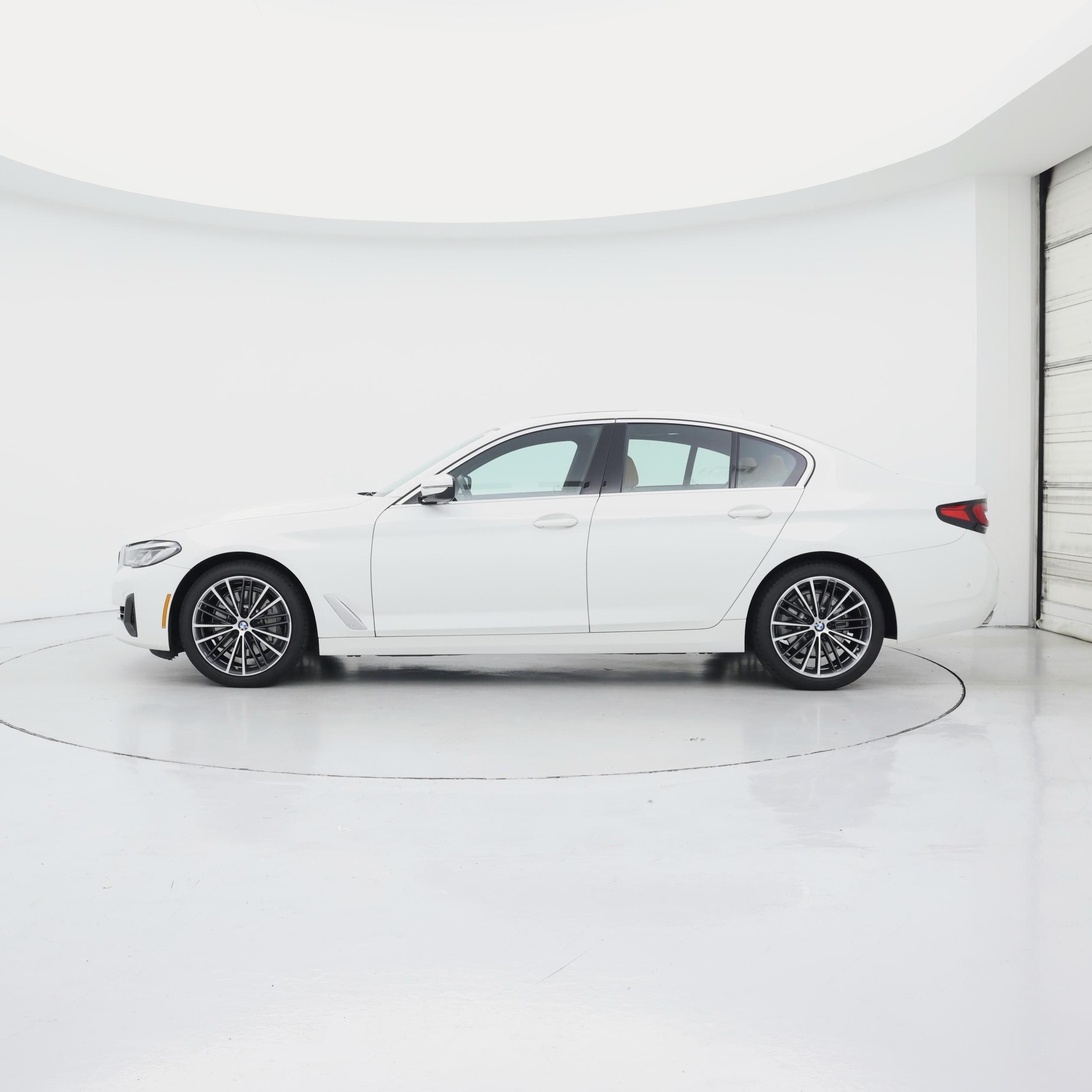 Thumbnail: 2023 BMW 5 Series - 3