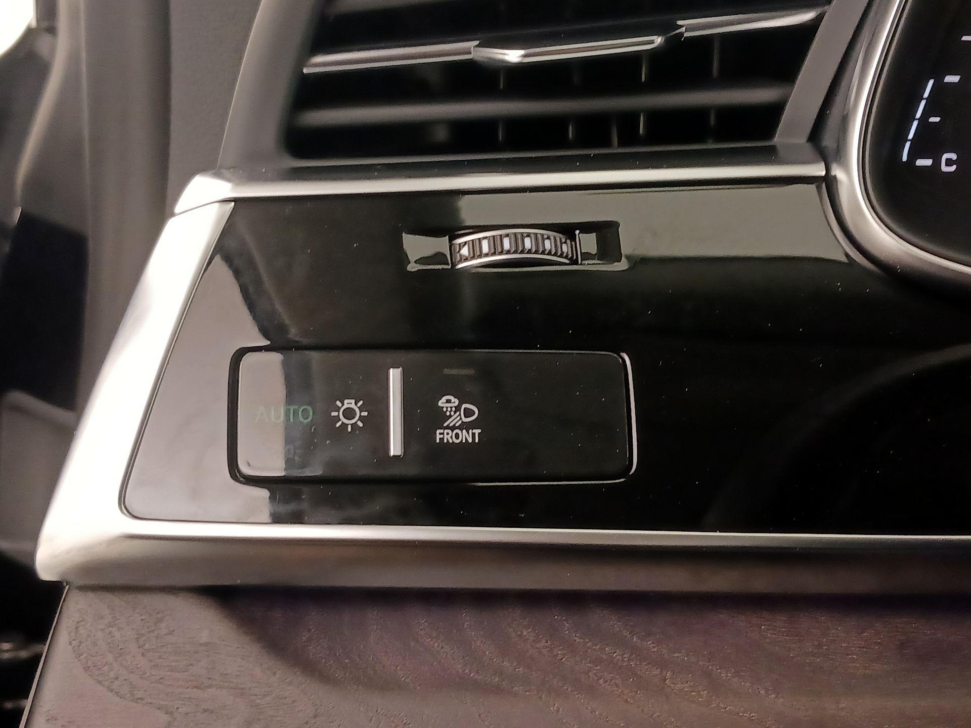 Thumbnail: 2020 Audi Q8 - 13