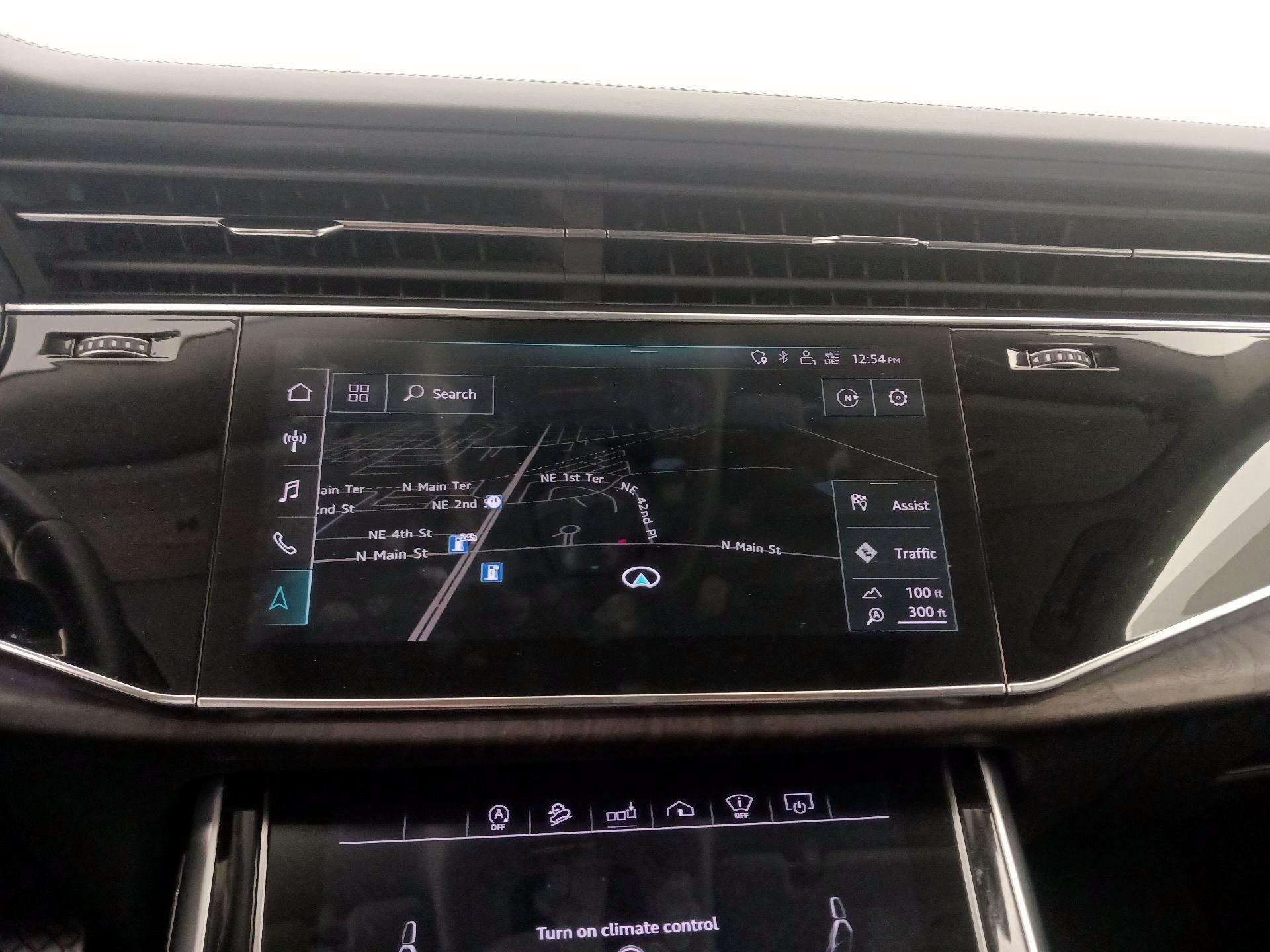 Thumbnail: 2020 Audi Q8 - 14