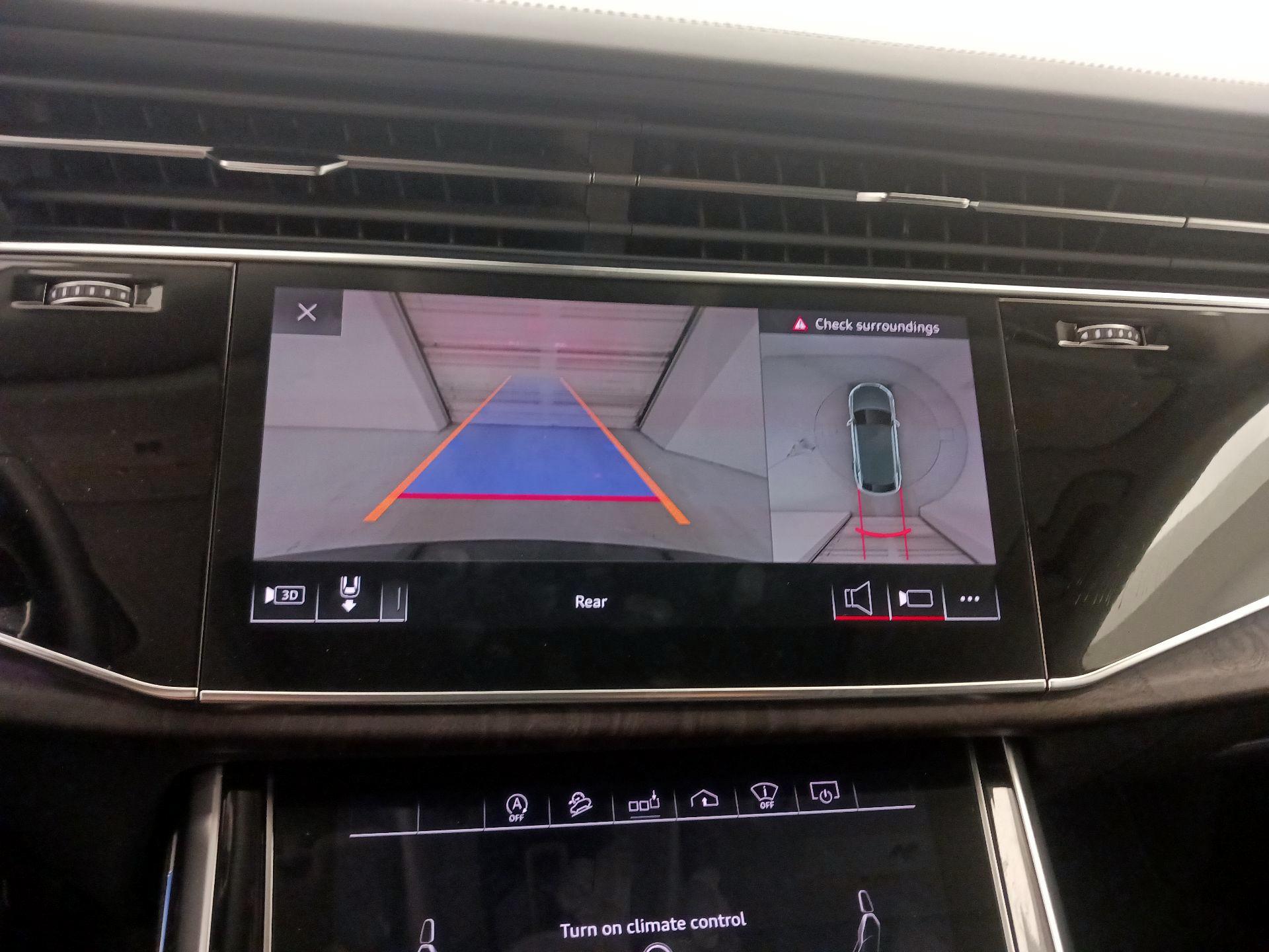 Thumbnail: 2020 Audi Q8 - 15