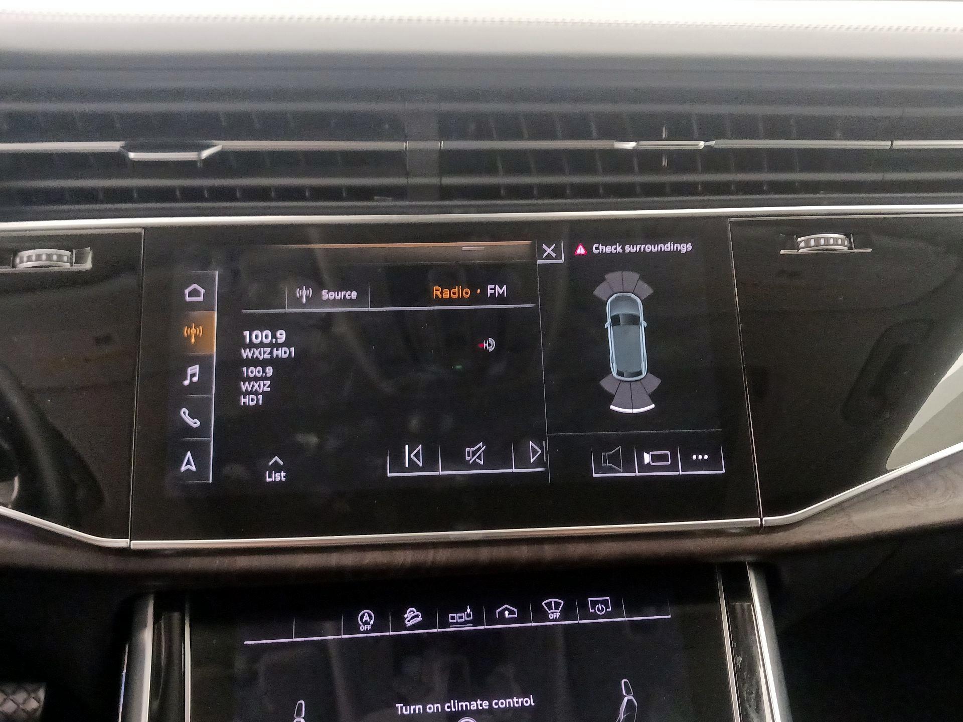 Thumbnail: 2020 Audi Q8 - 16