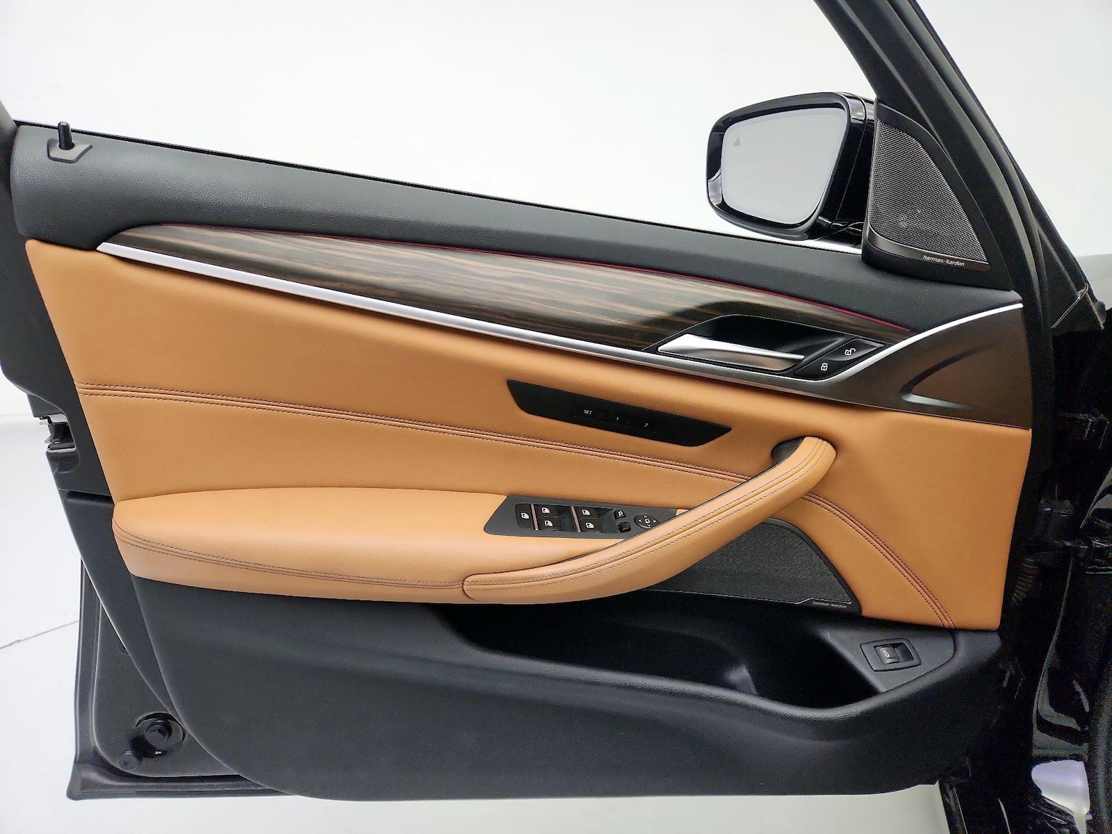 2023 BMW 5 Series 530i - Photo 13