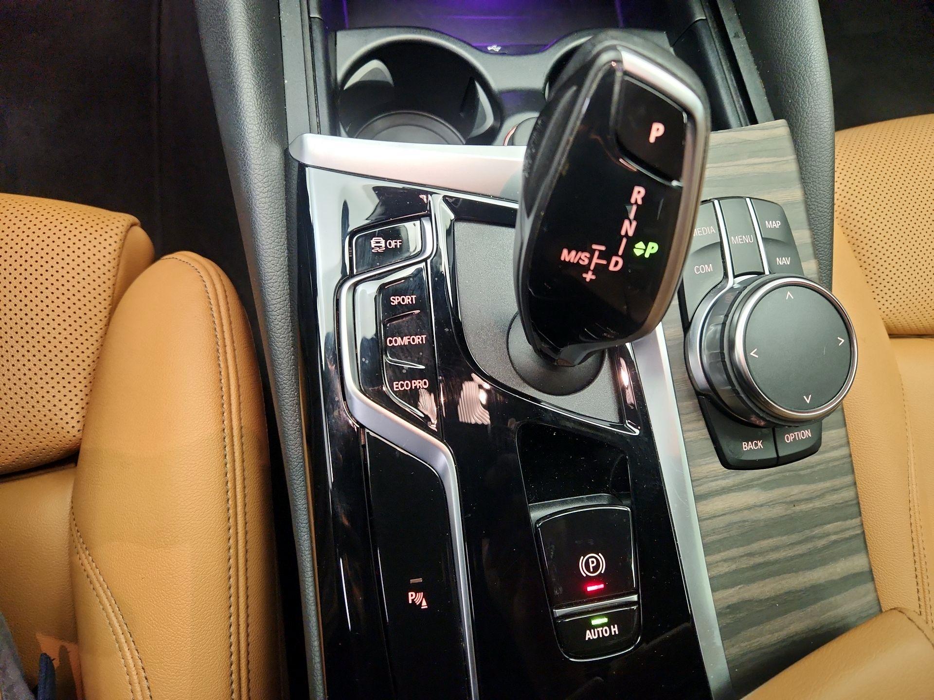 Thumbnail: 2023 BMW 5 Series - 18