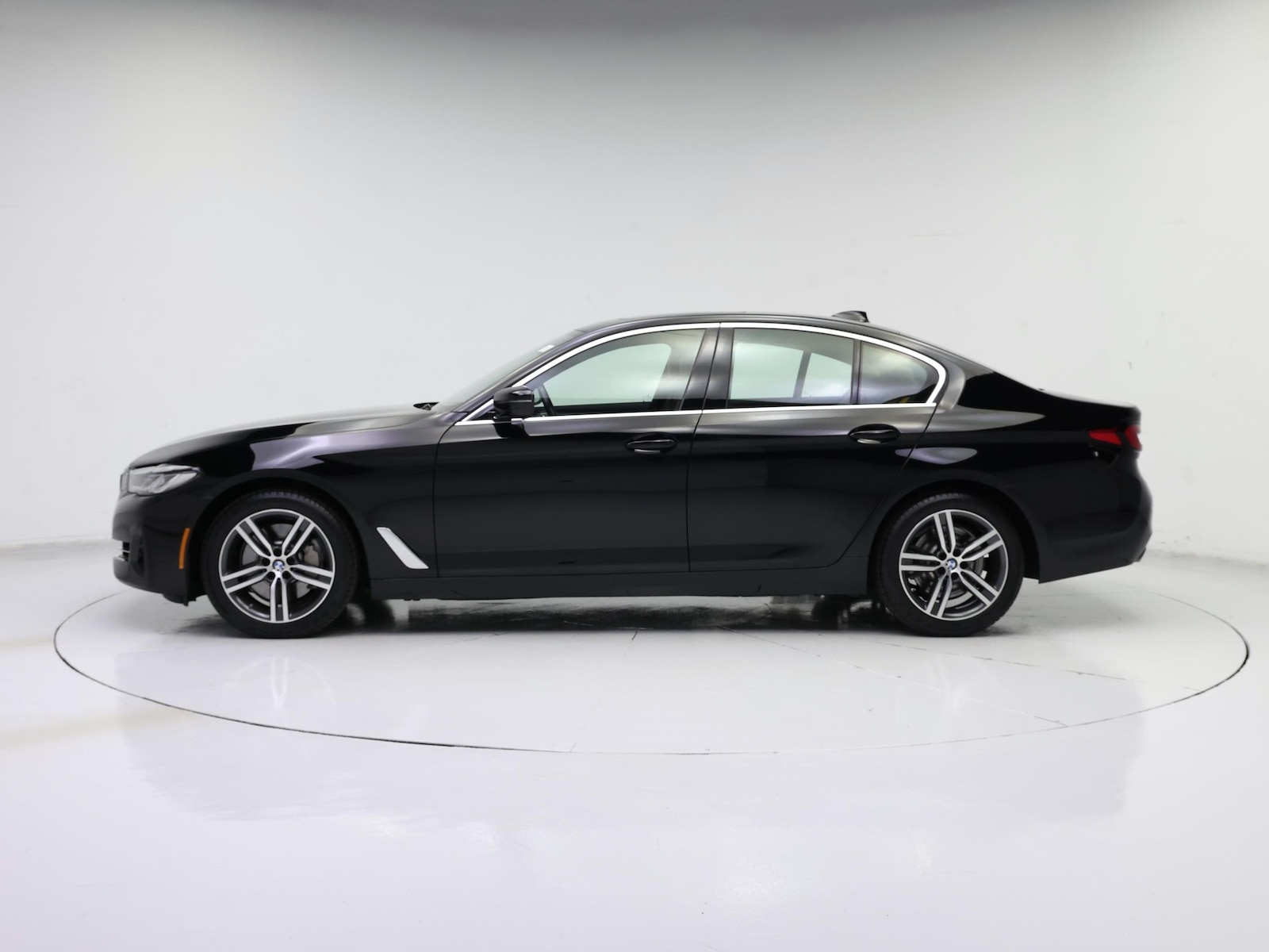 2023 BMW 5 Series 530i - Photo 4