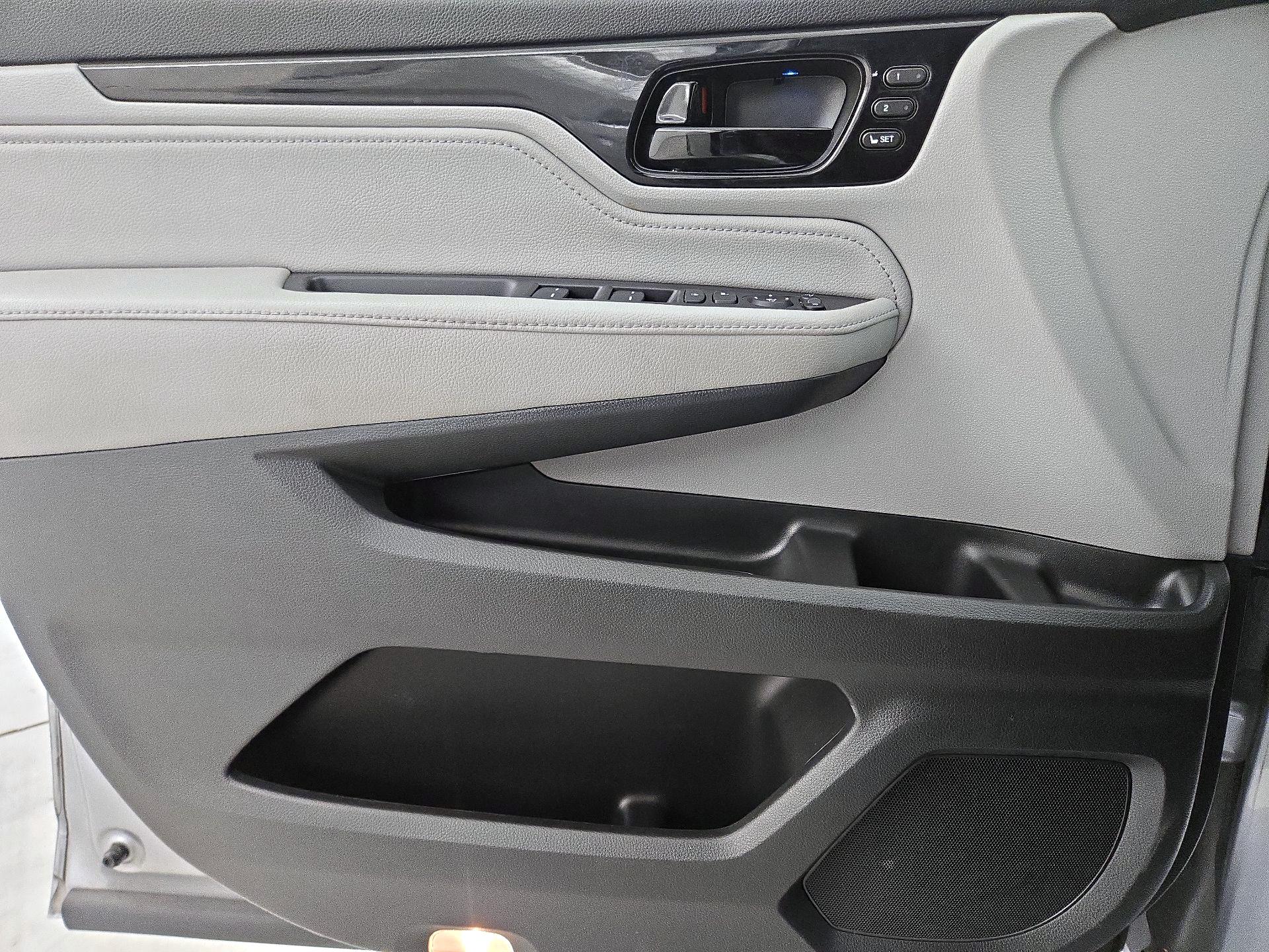 Thumbnail: 2018 Honda Odyssey - 12