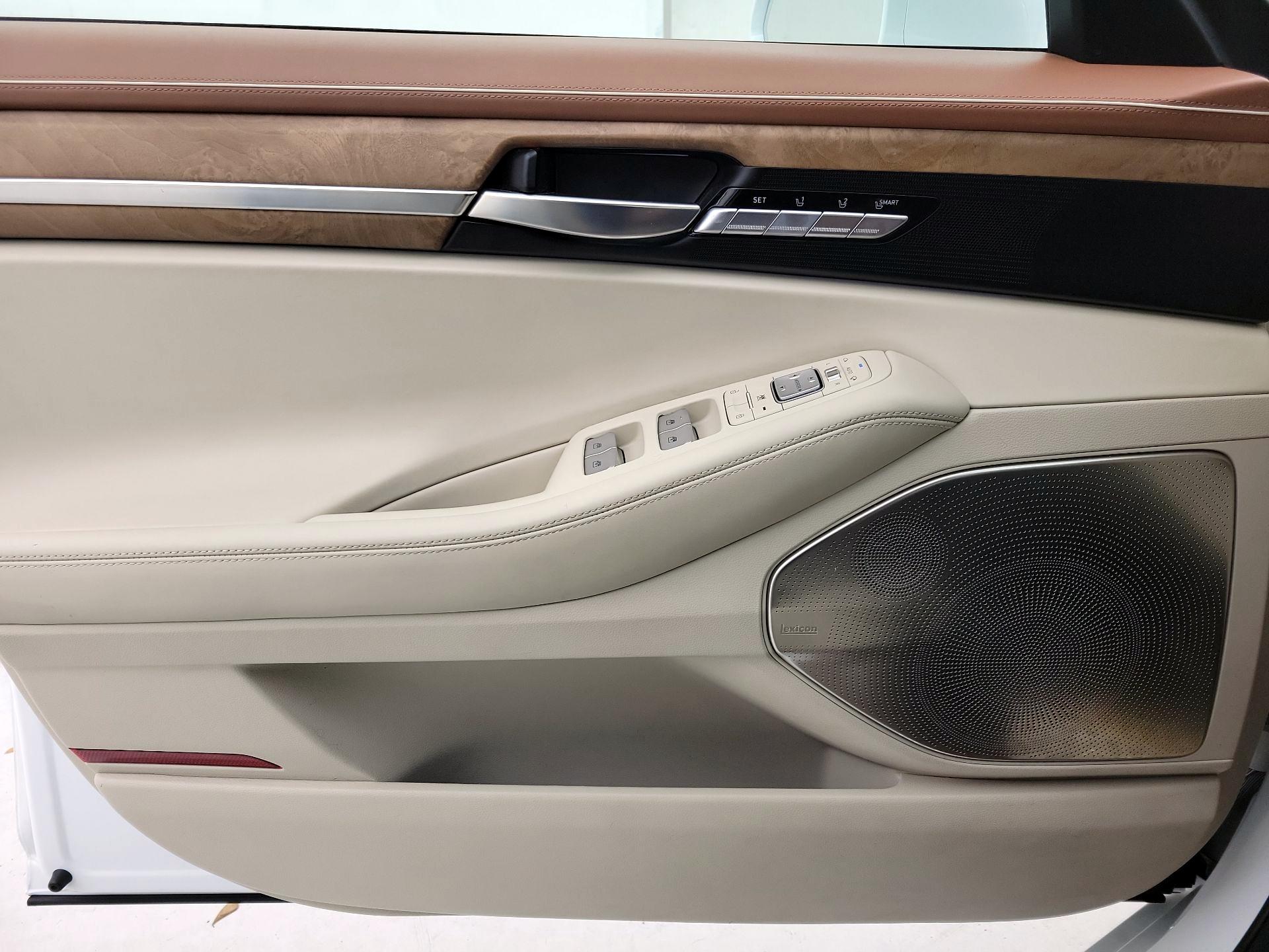 Thumbnail: 2021 Genesis G90 - 12