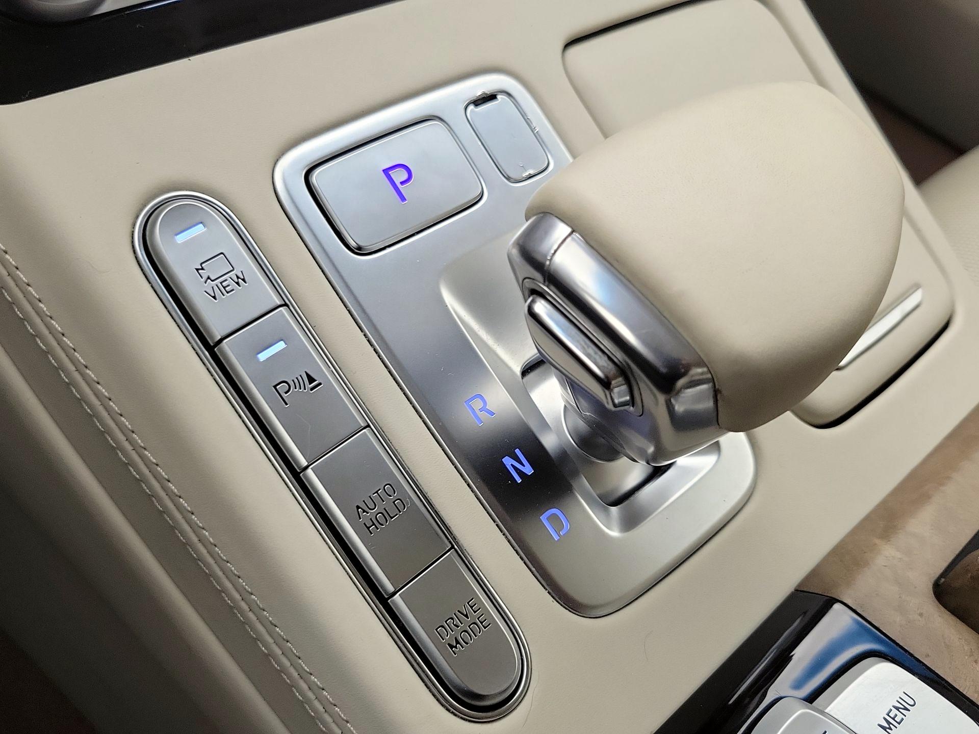 Thumbnail: 2021 Genesis G90 - 18