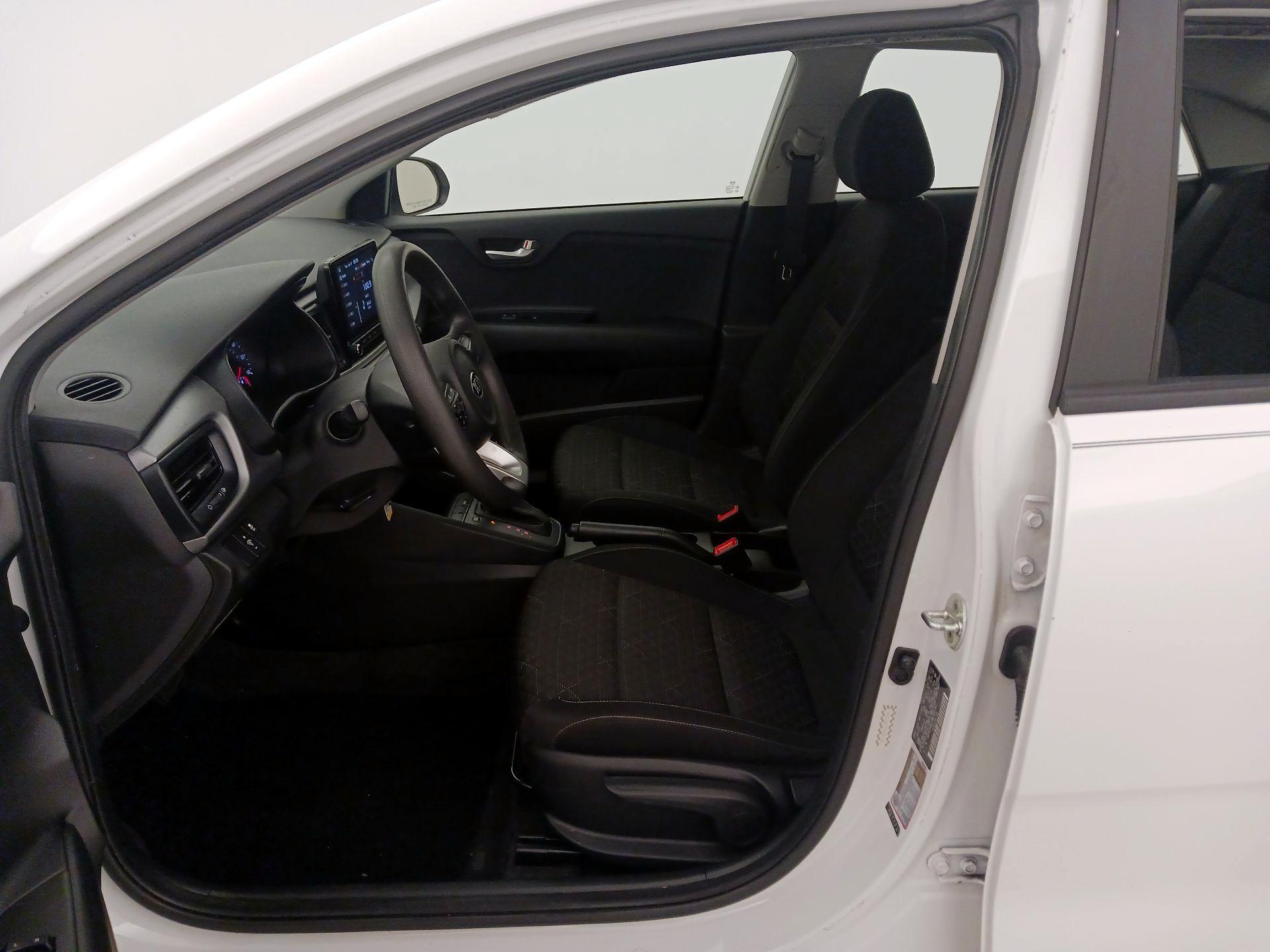 Thumbnail: 2021 Kia Rio - 11