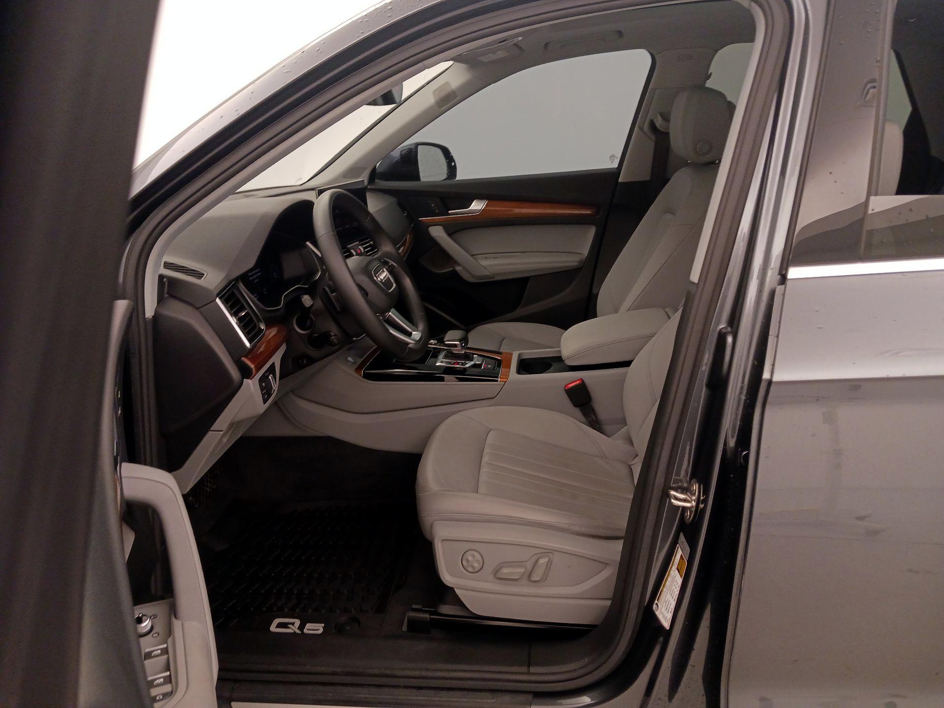 Thumbnail: 2023 Audi Q5 - 11