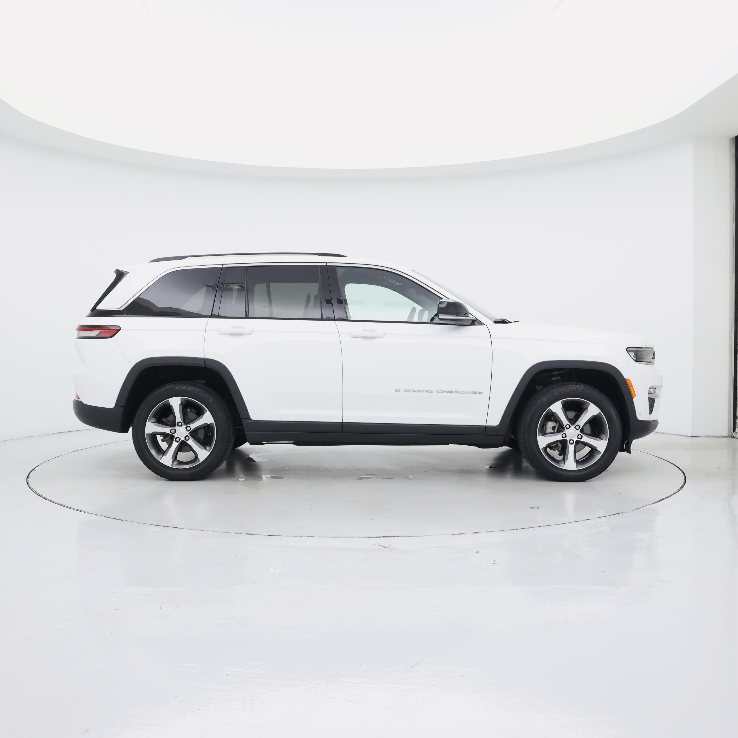 Thumbnail: 2023 Jeep Grand Cherokee - 7
