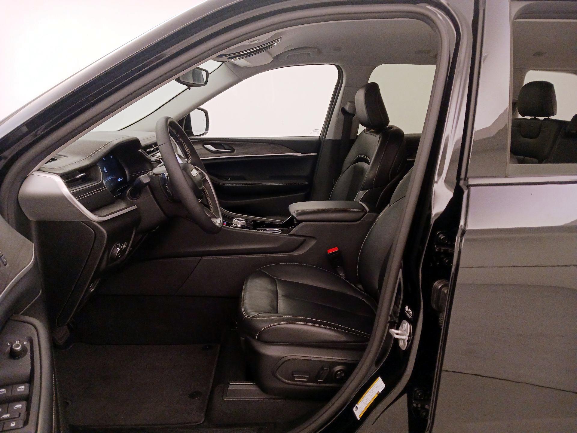 Thumbnail: 2023 Jeep Grand Cherokee - 11