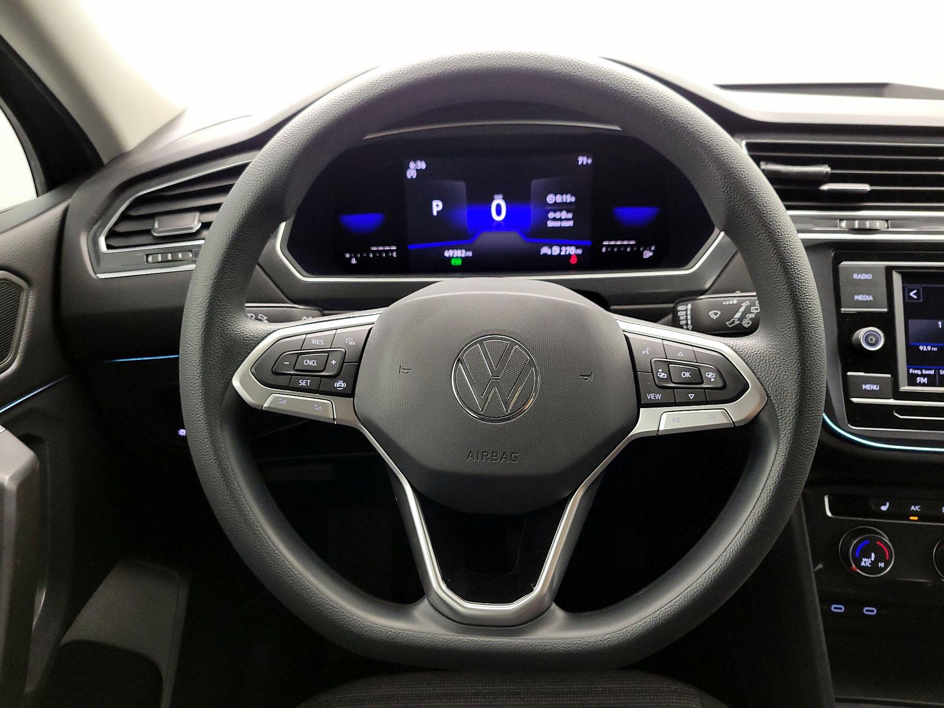 Thumbnail: 2022 Volkswagen Tiguan - 10