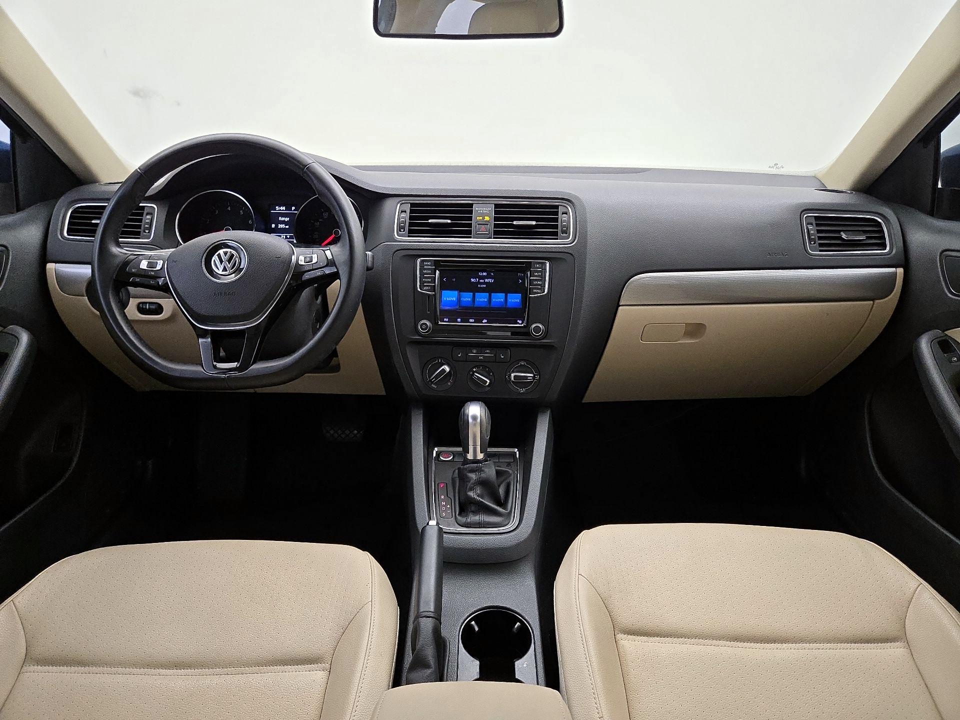 Thumbnail: 2017 Volkswagen Jetta - 9