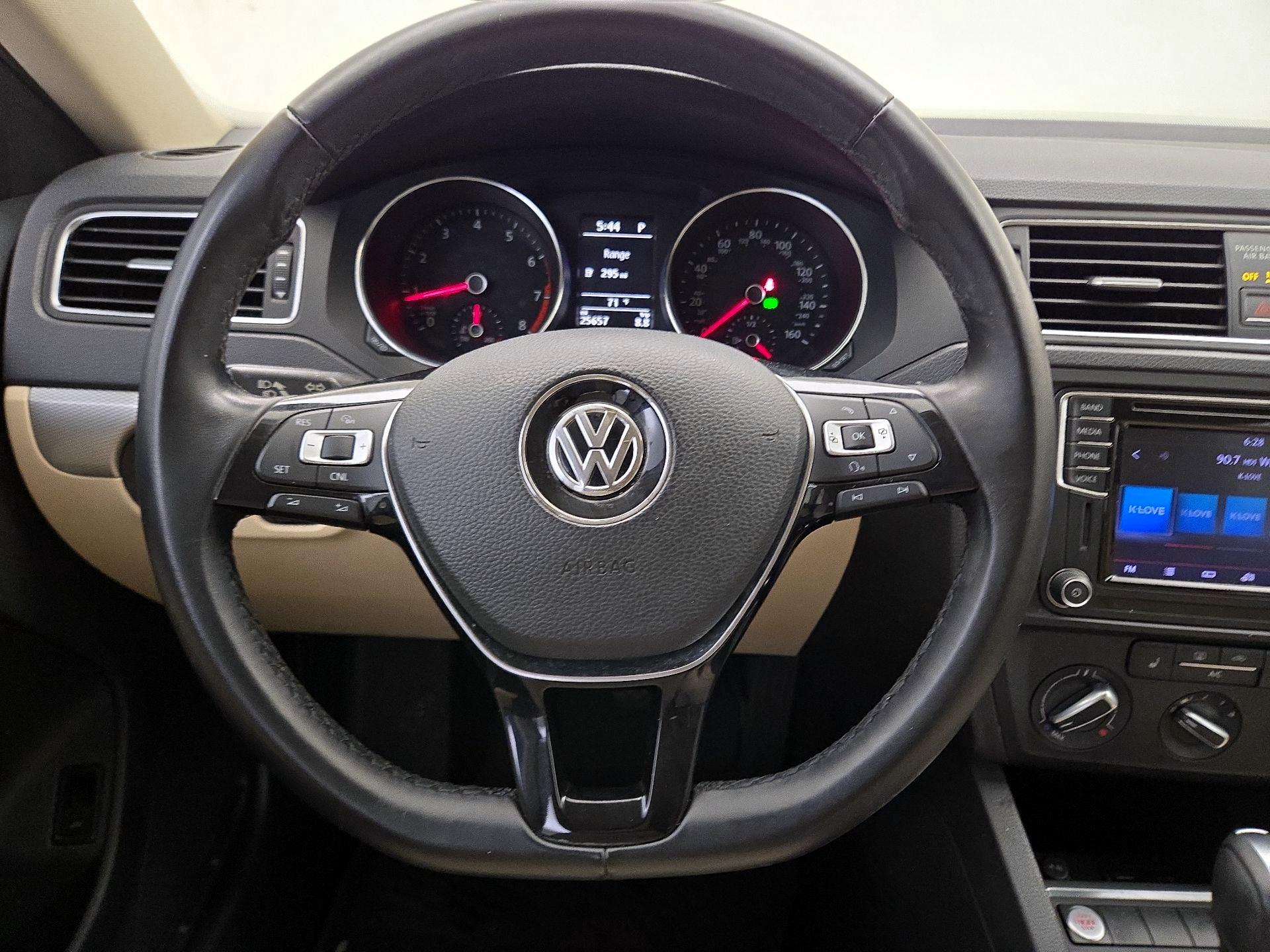 Thumbnail: 2017 Volkswagen Jetta - 10
