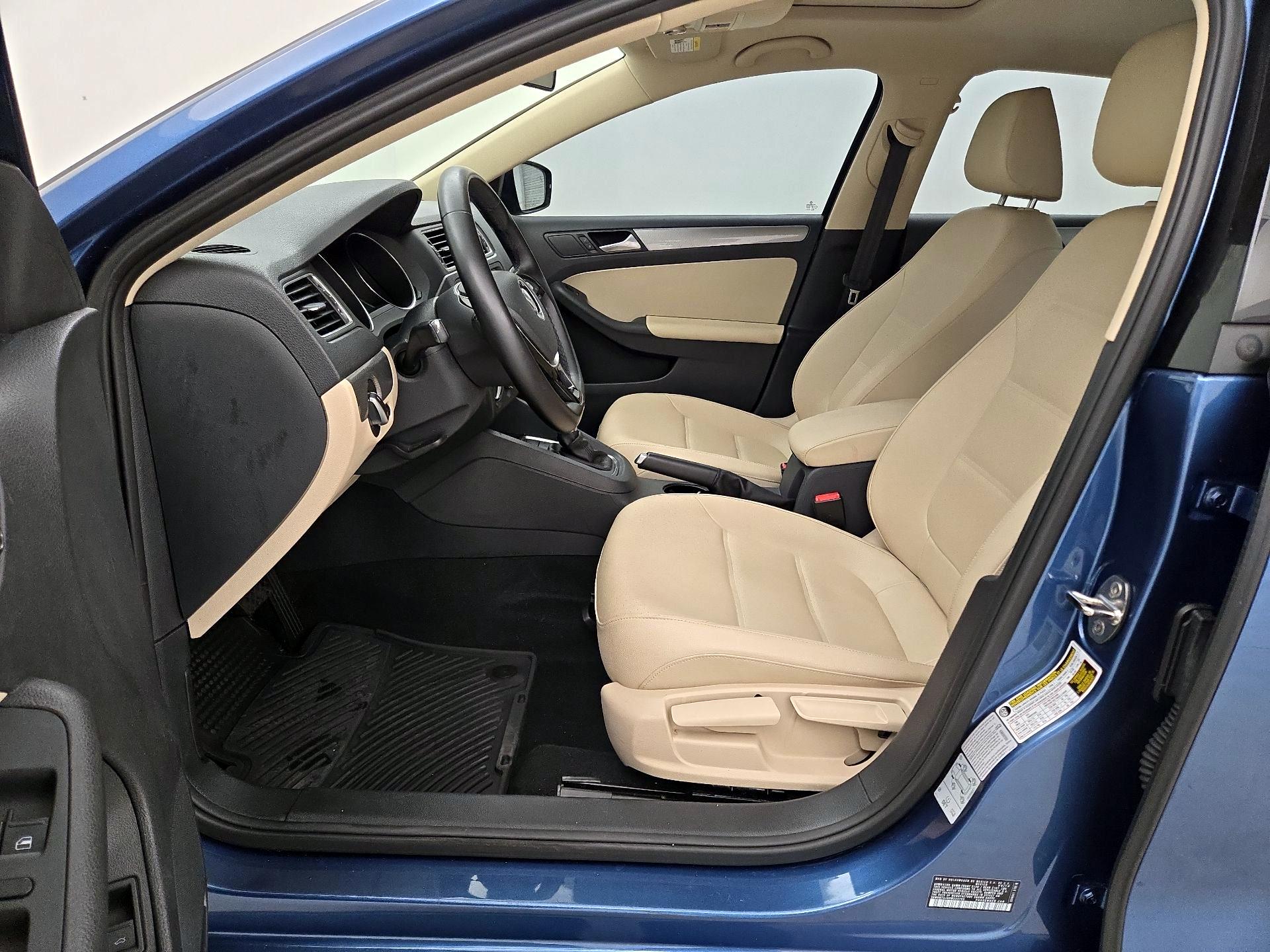 Thumbnail: 2017 Volkswagen Jetta - 11