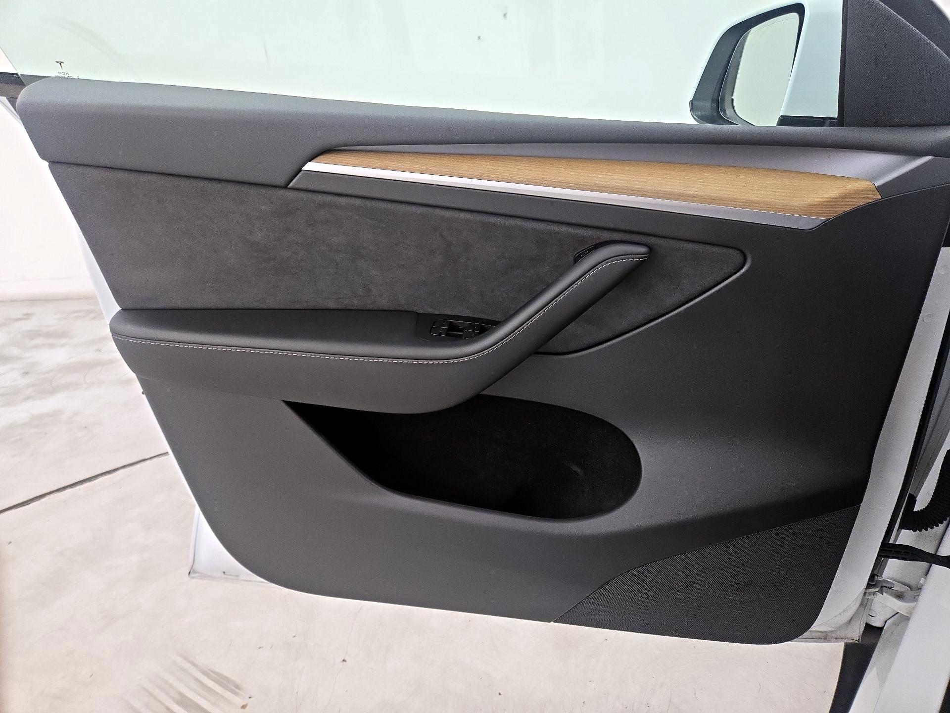 Thumbnail: 2022 Tesla Model Y - 12