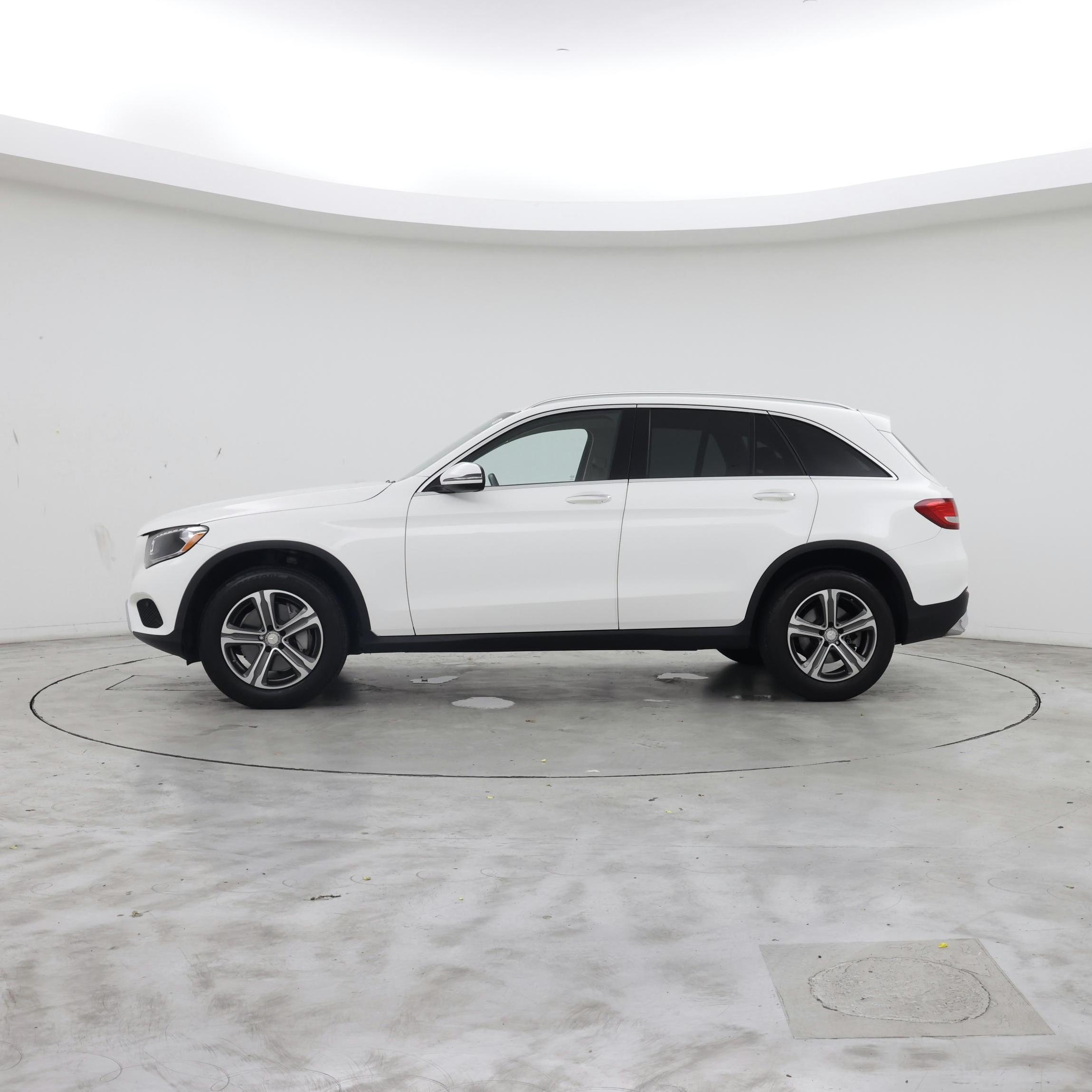Thumbnail: 2016 Mercedes-Benz GLC - 3