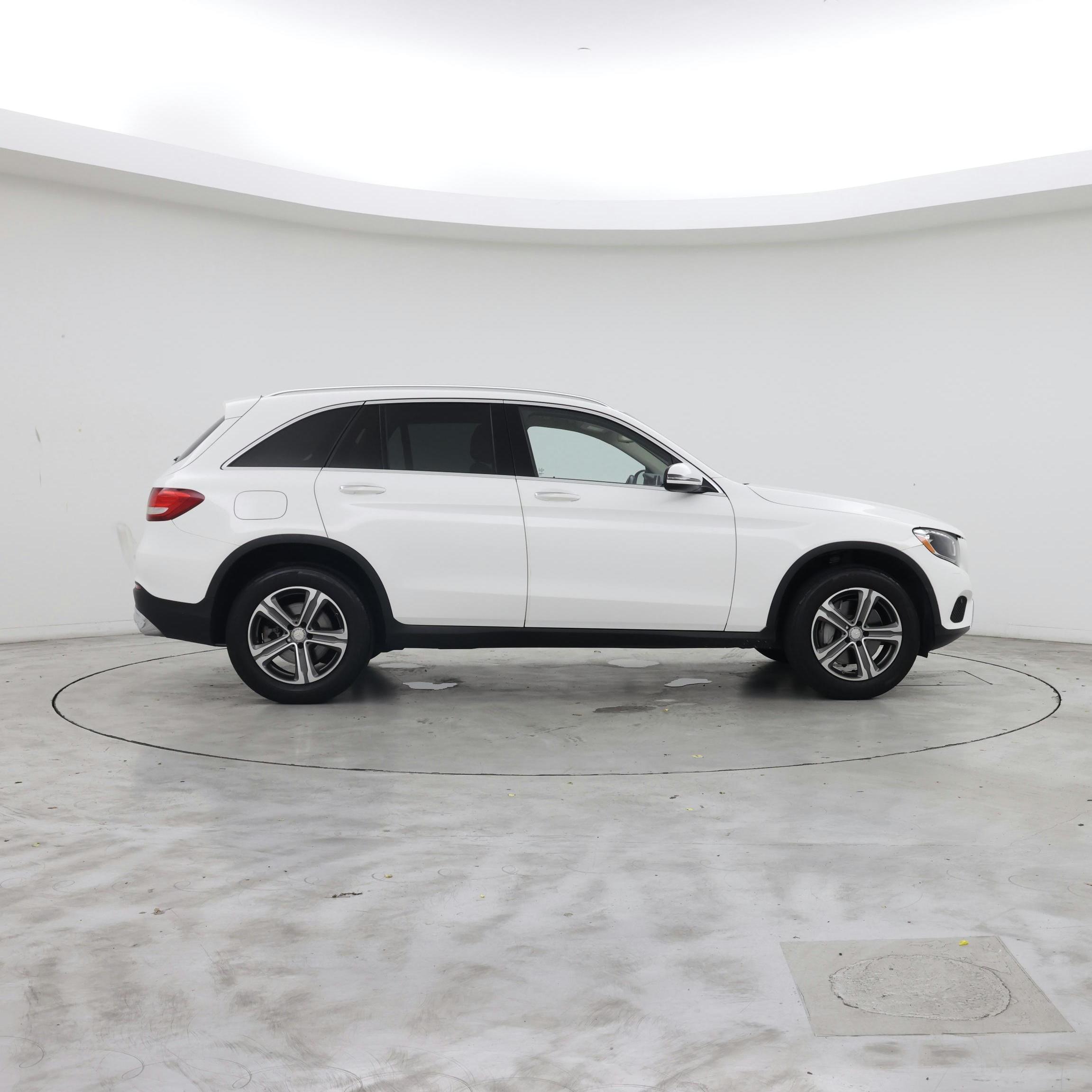 Thumbnail: 2016 Mercedes-Benz GLC - 7