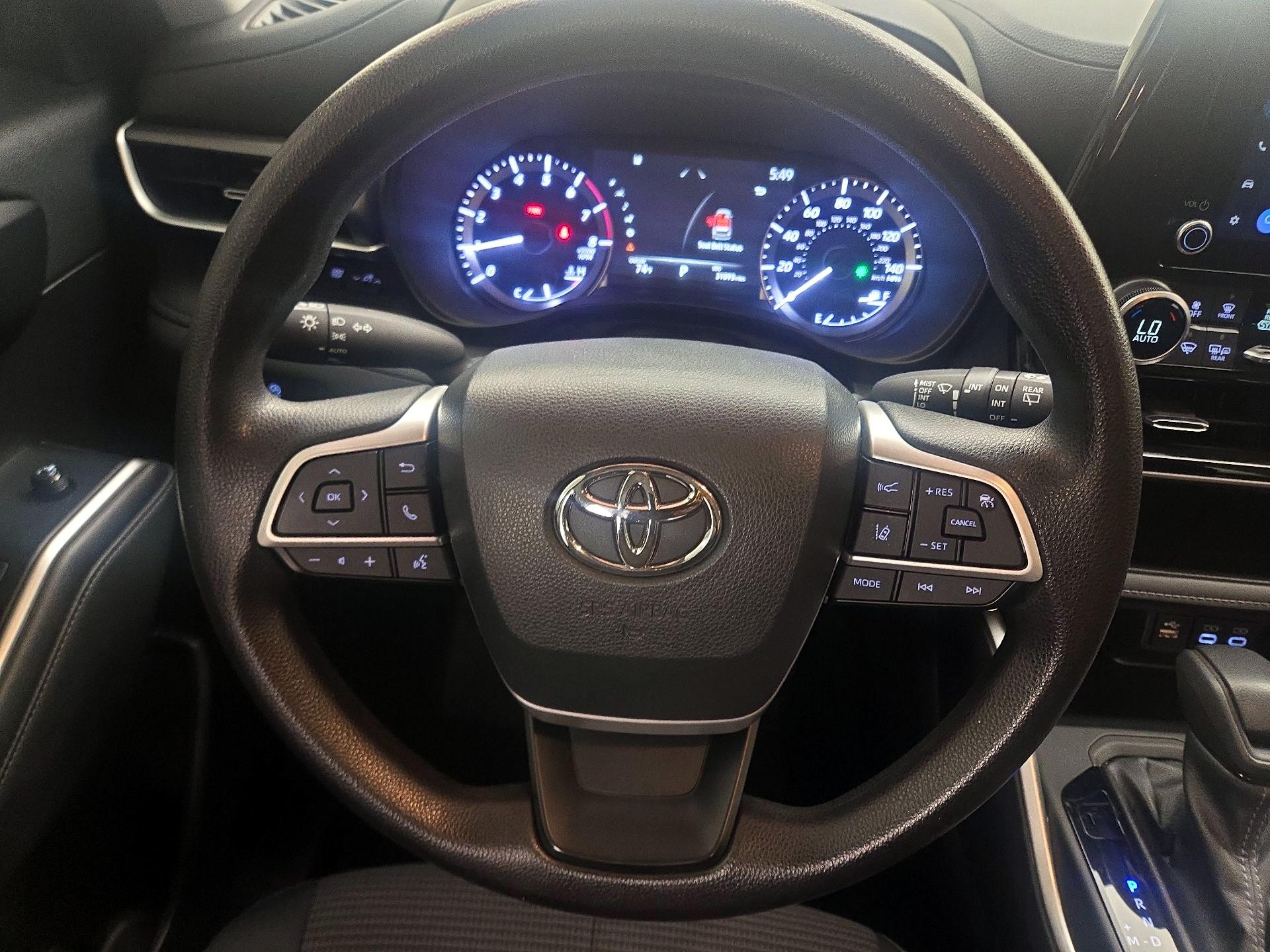 Thumbnail: 2023 Toyota Highlander - 10