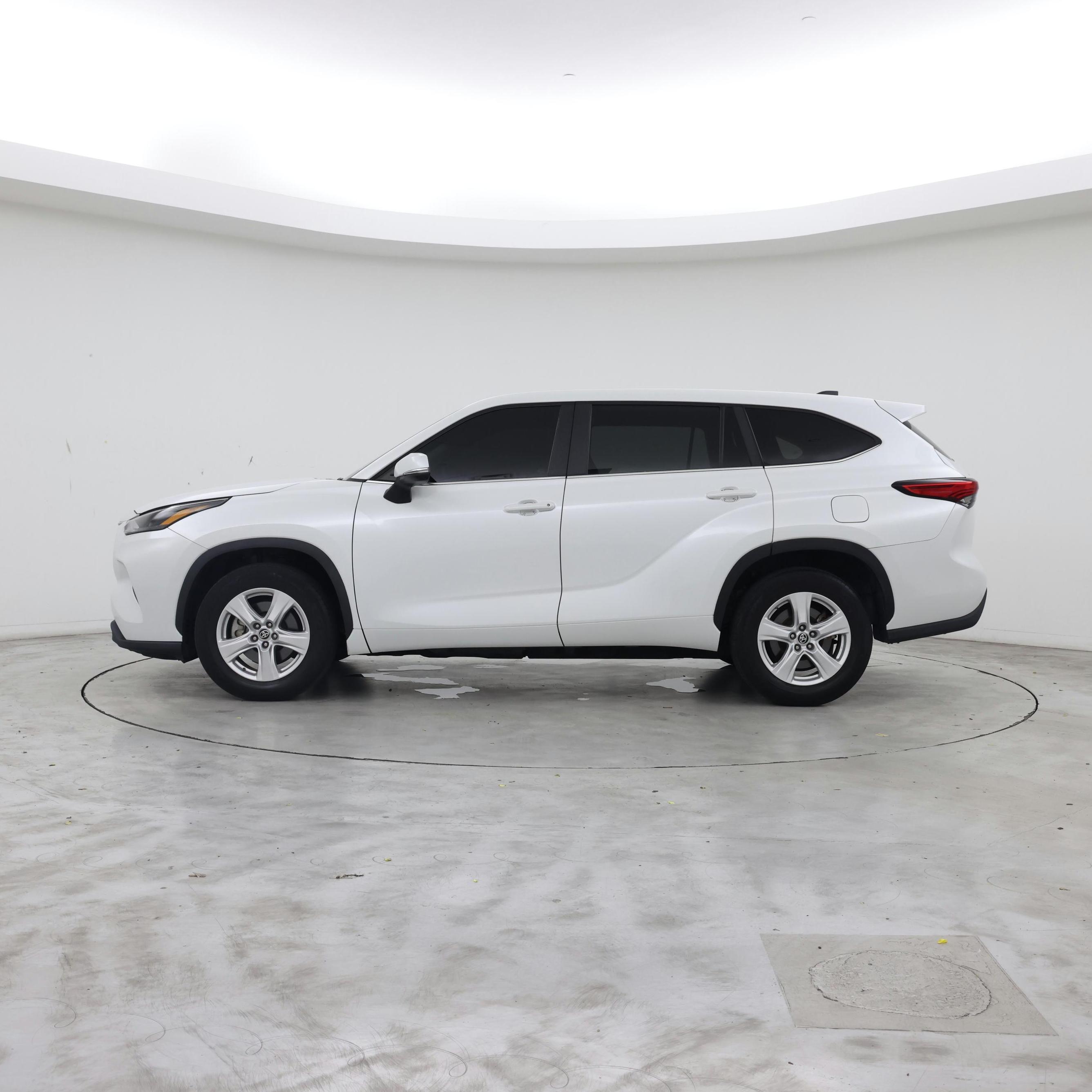 Thumbnail: 2023 Toyota Highlander - 3