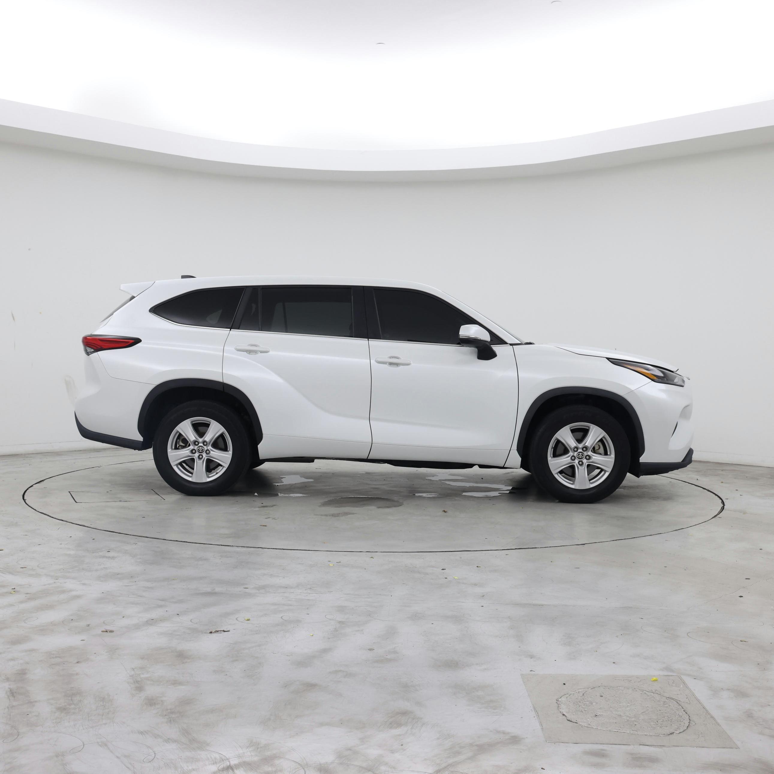 Thumbnail: 2023 Toyota Highlander - 7
