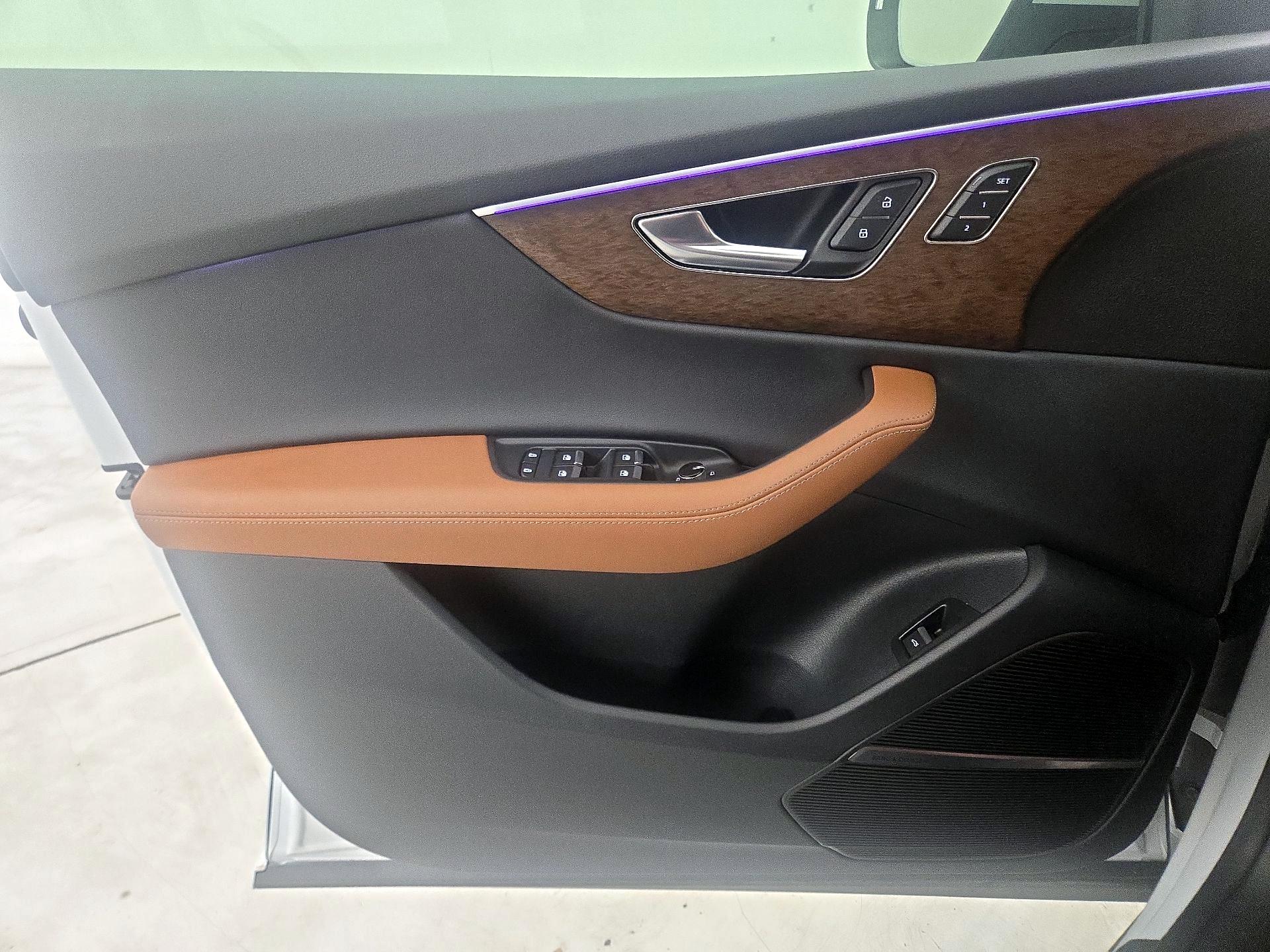 Thumbnail: 2025 Audi Q8 - 12