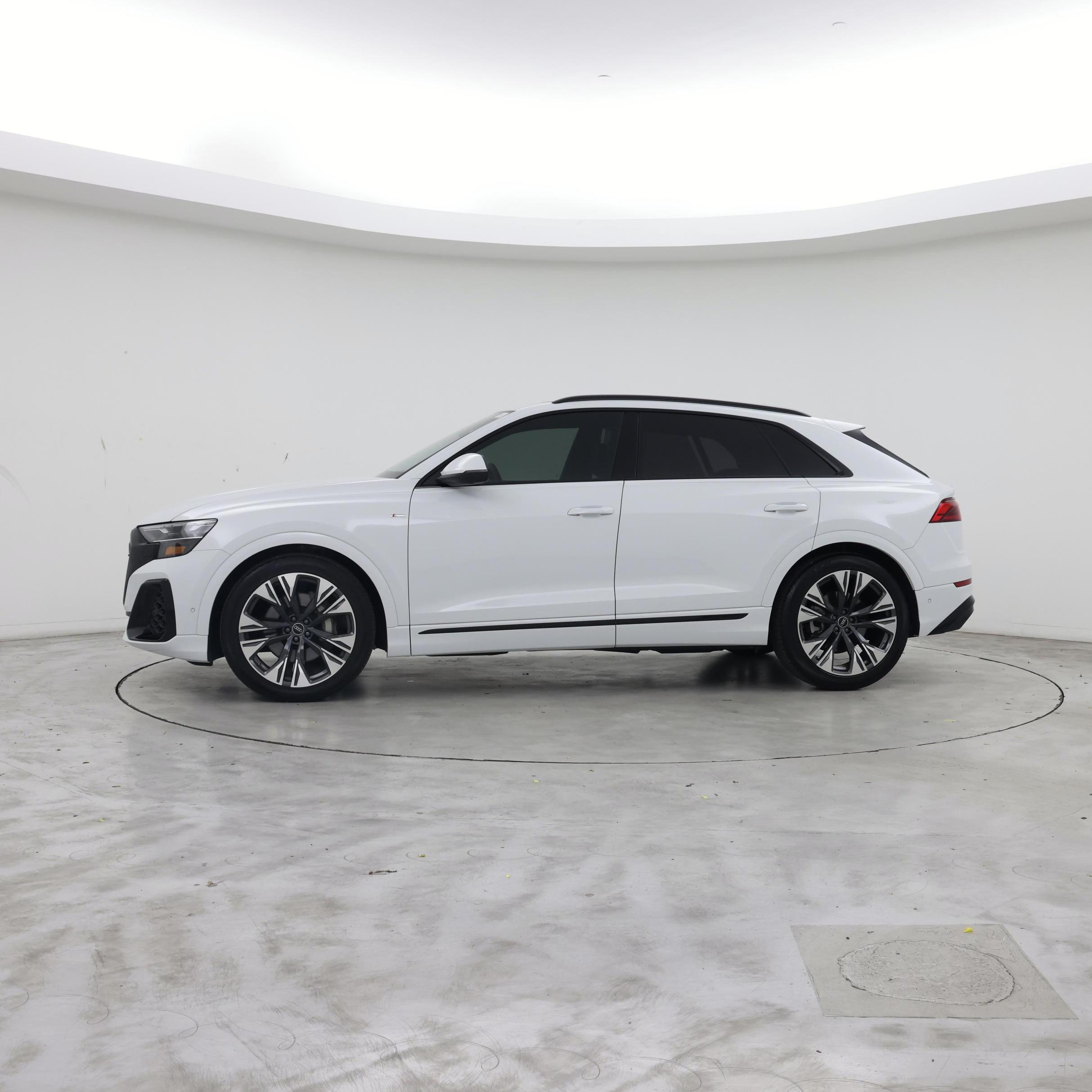 Thumbnail: 2025 Audi Q8 - 3