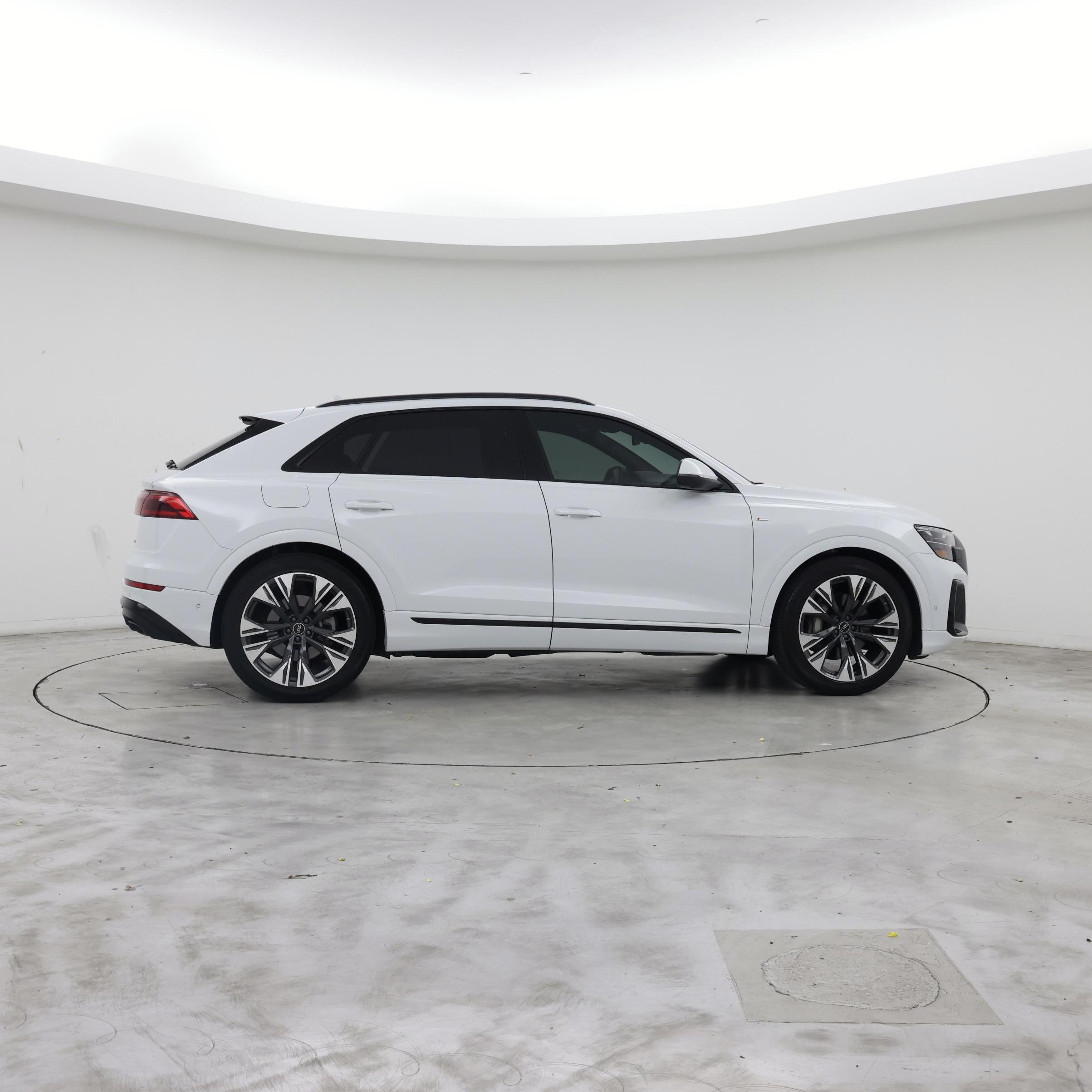 Thumbnail: 2025 Audi Q8 - 7