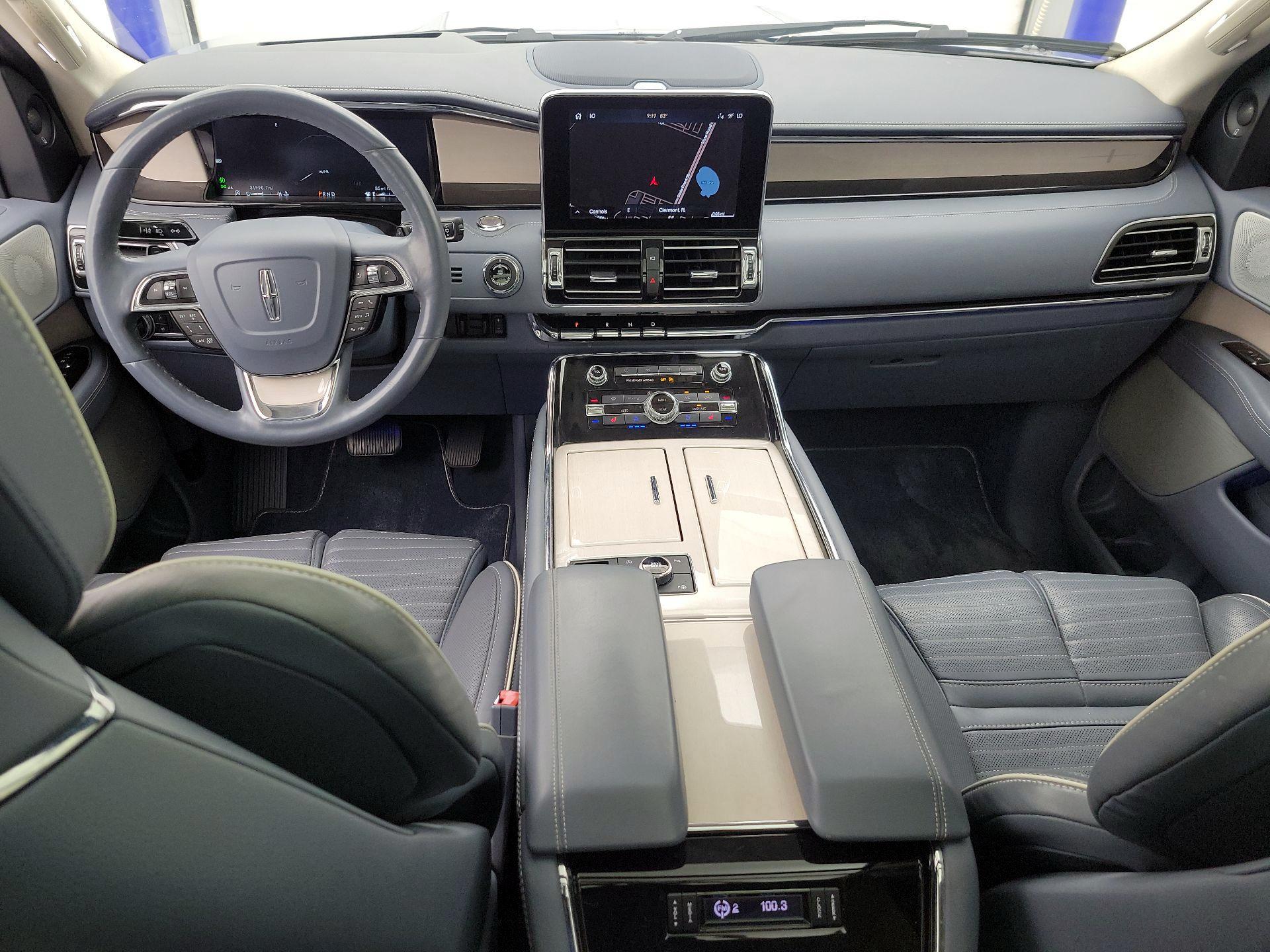 Thumbnail: 2021 Lincoln Navigator L - 9