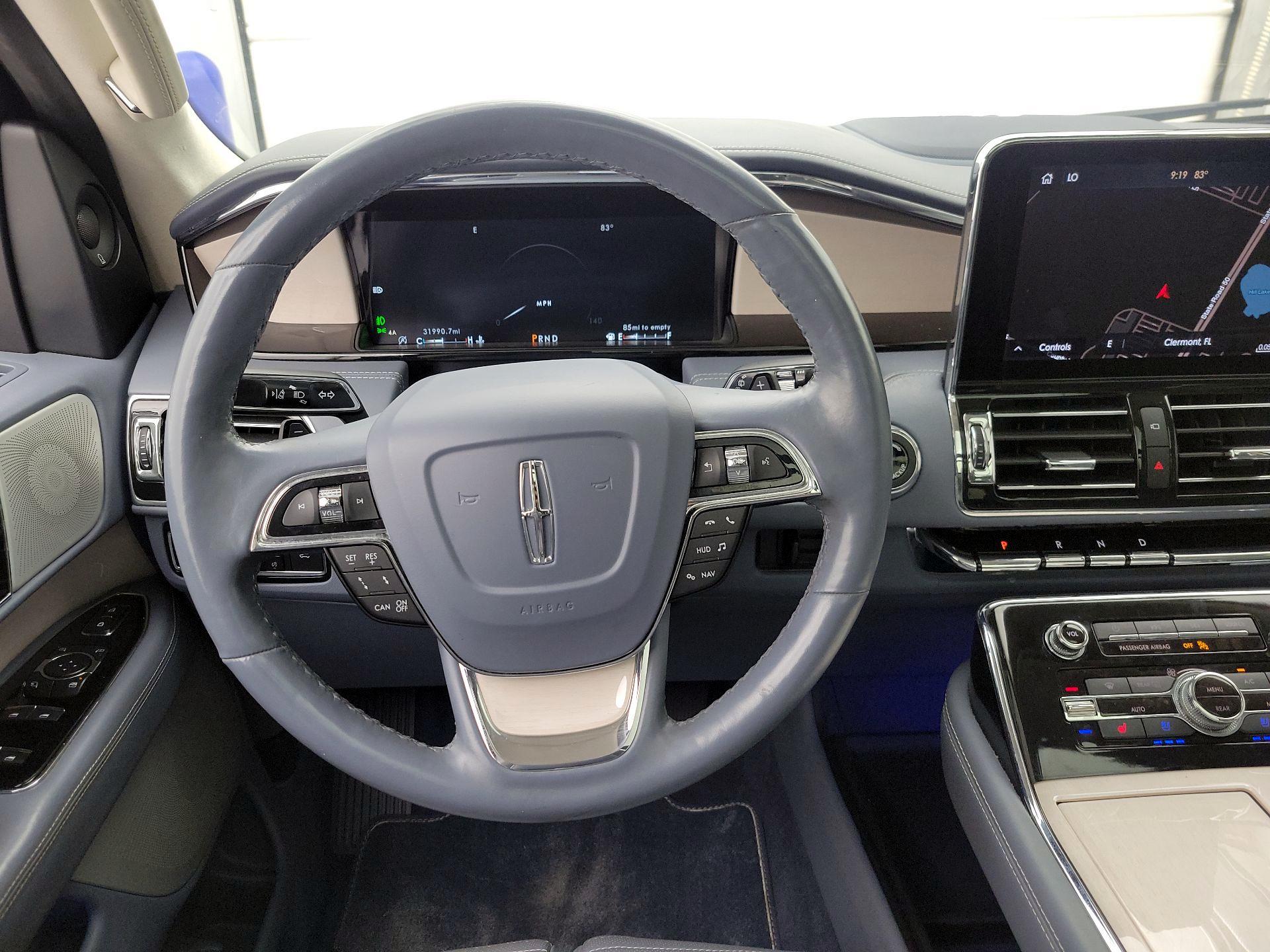 Thumbnail: 2021 Lincoln Navigator L - 10