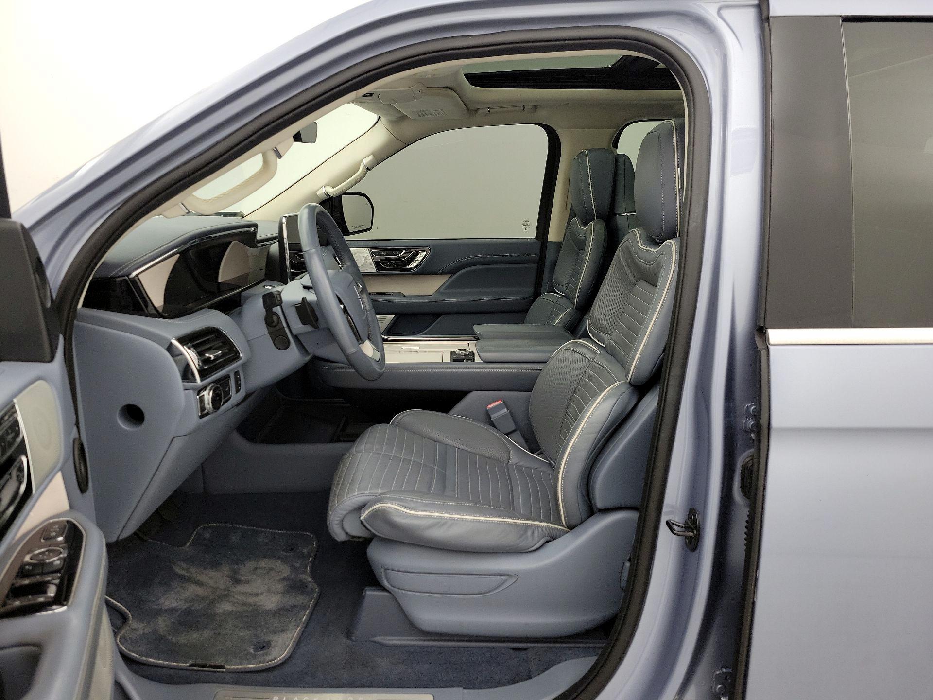 Thumbnail: 2021 Lincoln Navigator L - 11