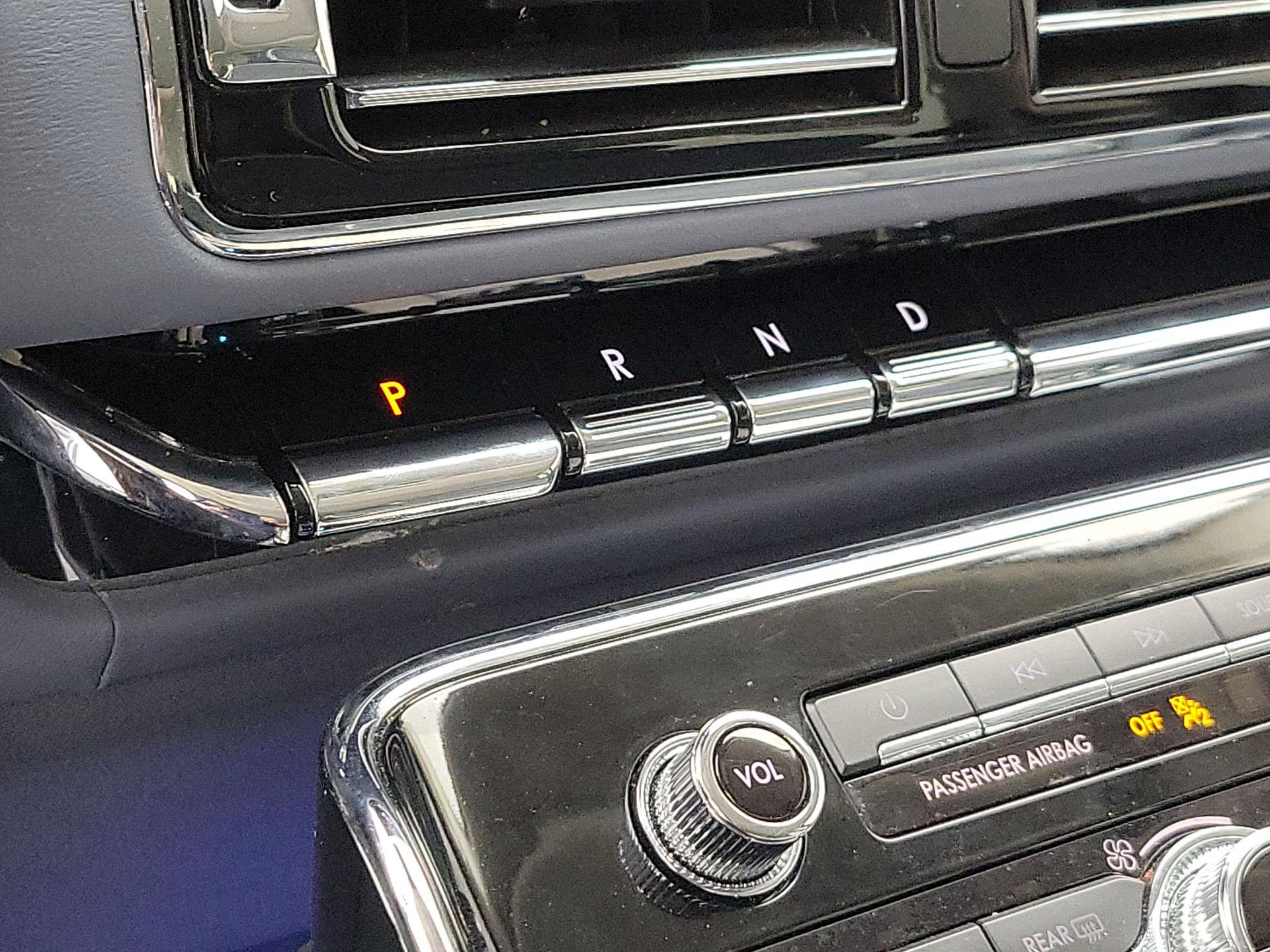 Thumbnail: 2021 Lincoln Navigator L - 18