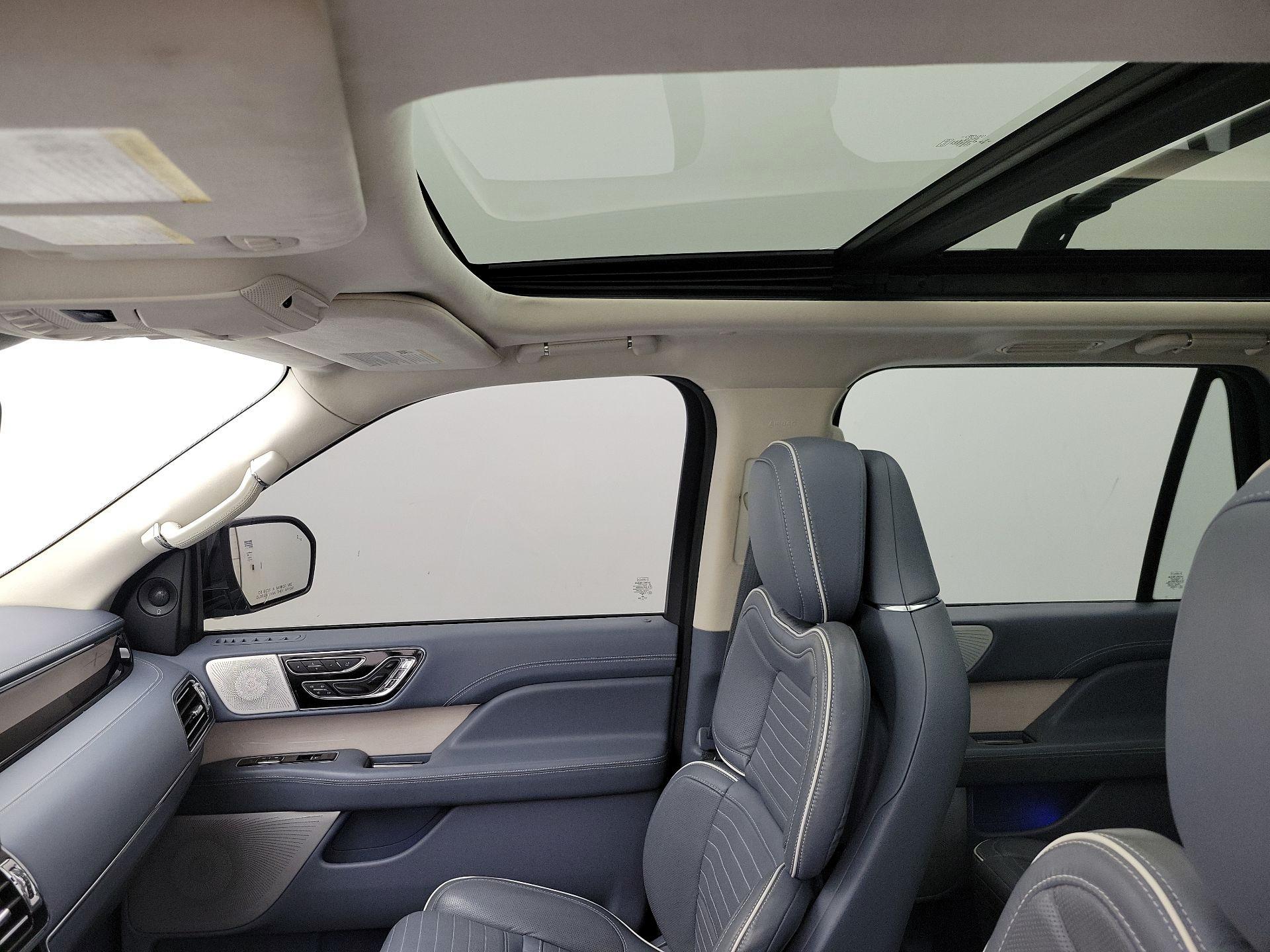 Thumbnail: 2021 Lincoln Navigator L - 20