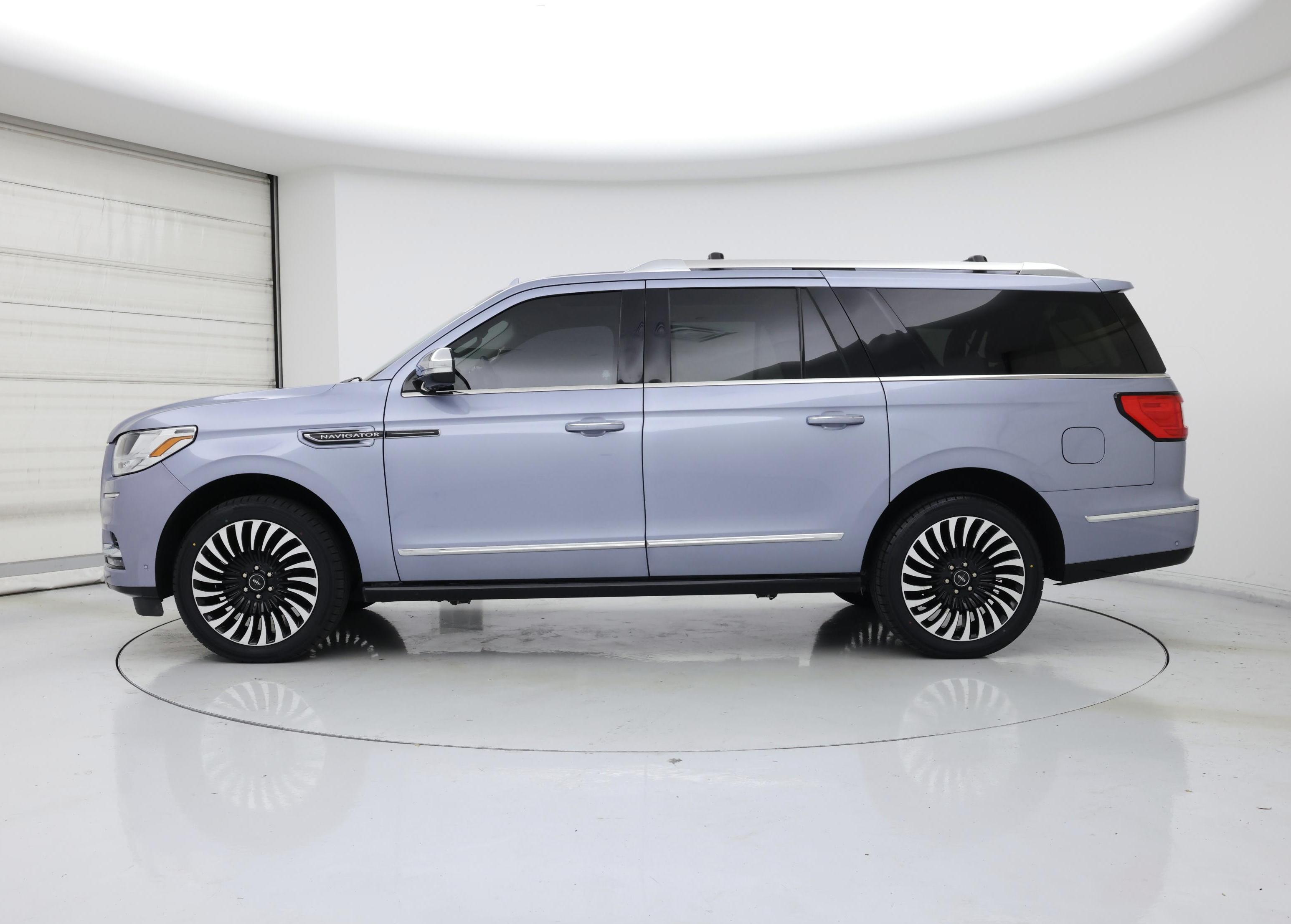 Thumbnail: 2021 Lincoln Navigator L - 3