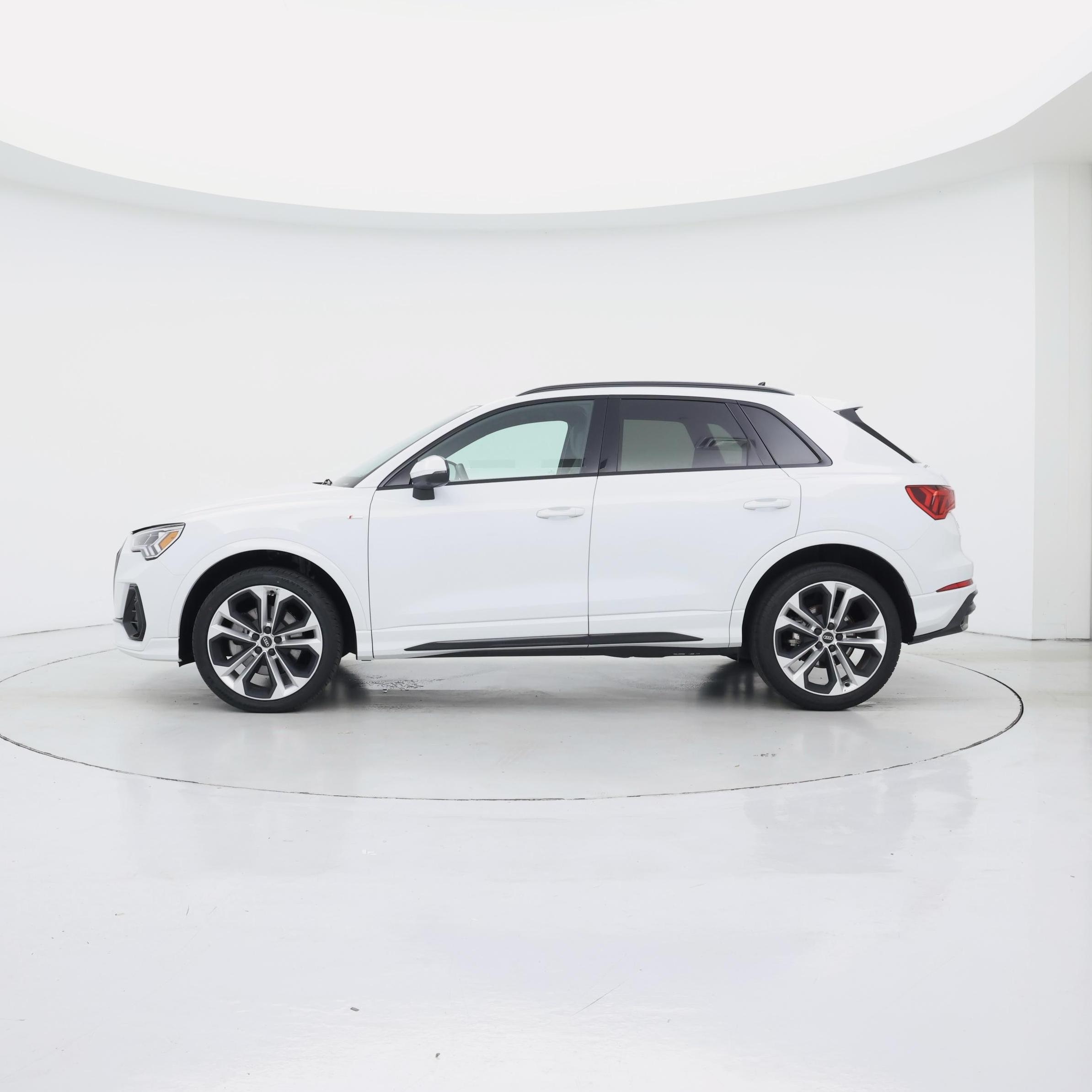 Thumbnail: 2022 Audi Q3 - 3